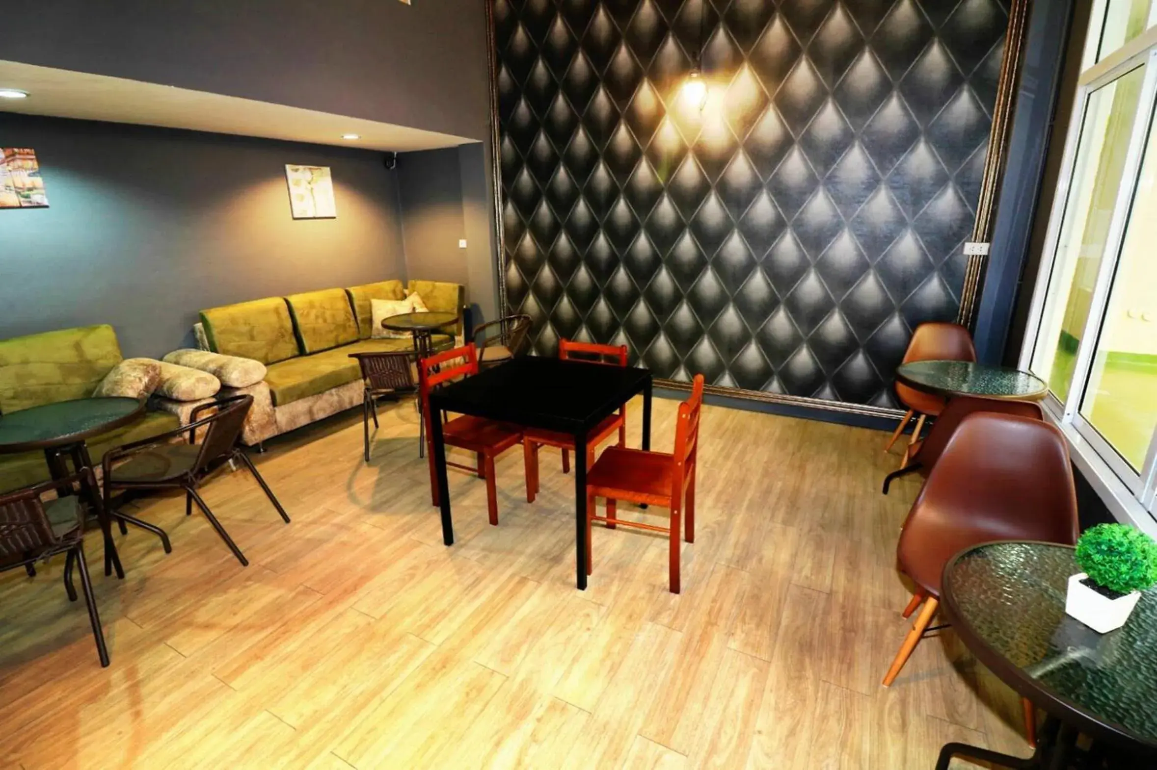 Restaurant/places to eat in The Bless Residence Restaurant/places to eat in The Bless Residence