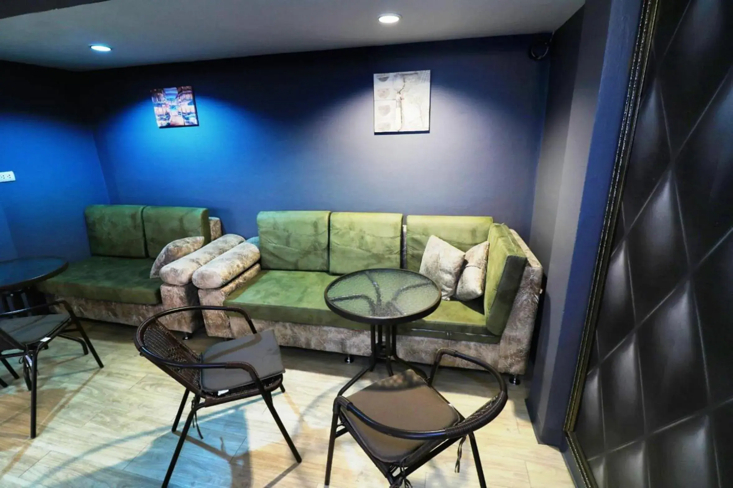 Restaurant/places to eat in The Bless Residence Restaurant/places to eat in The Bless Residence