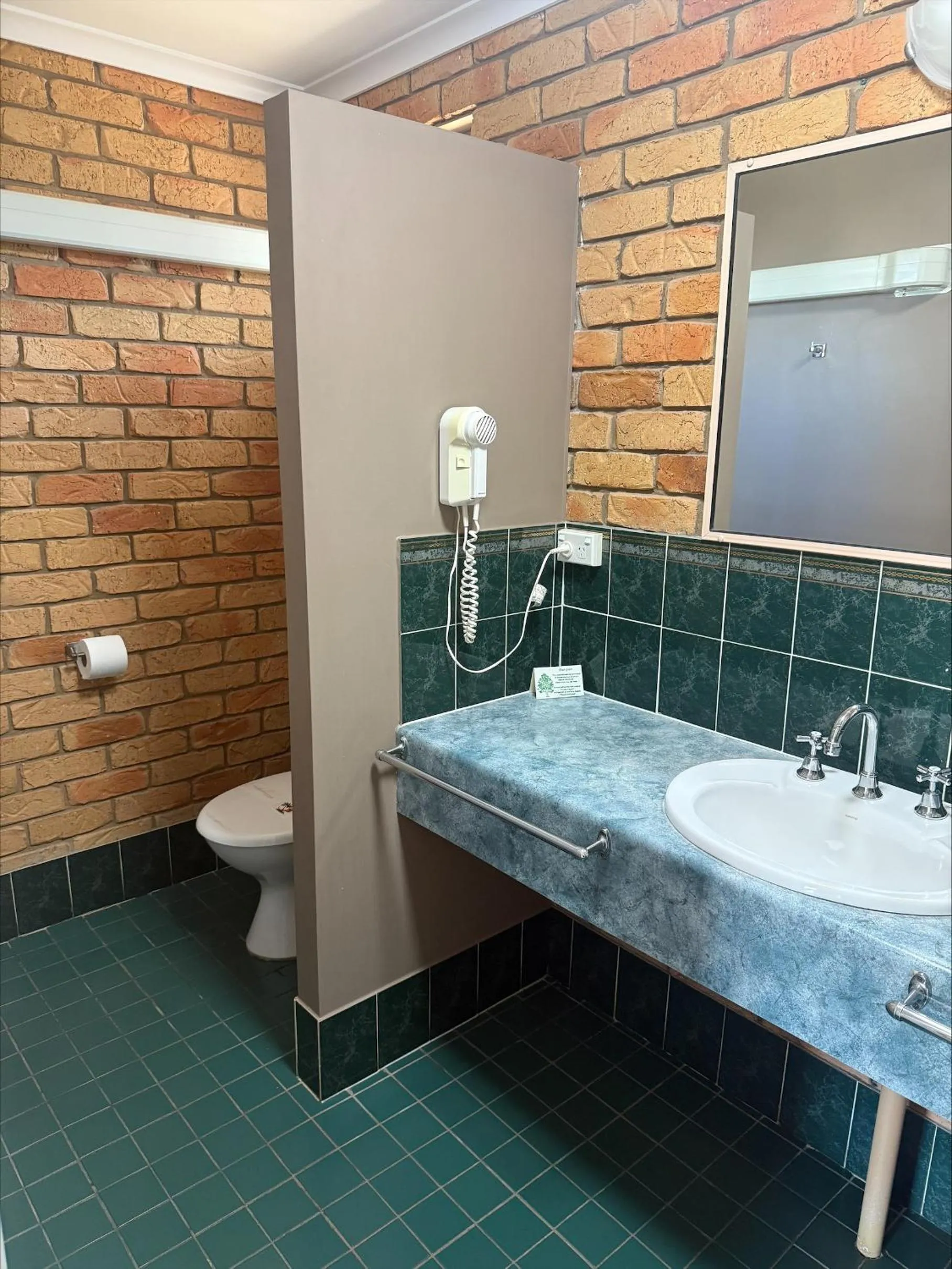 Emerald Highlands Motel