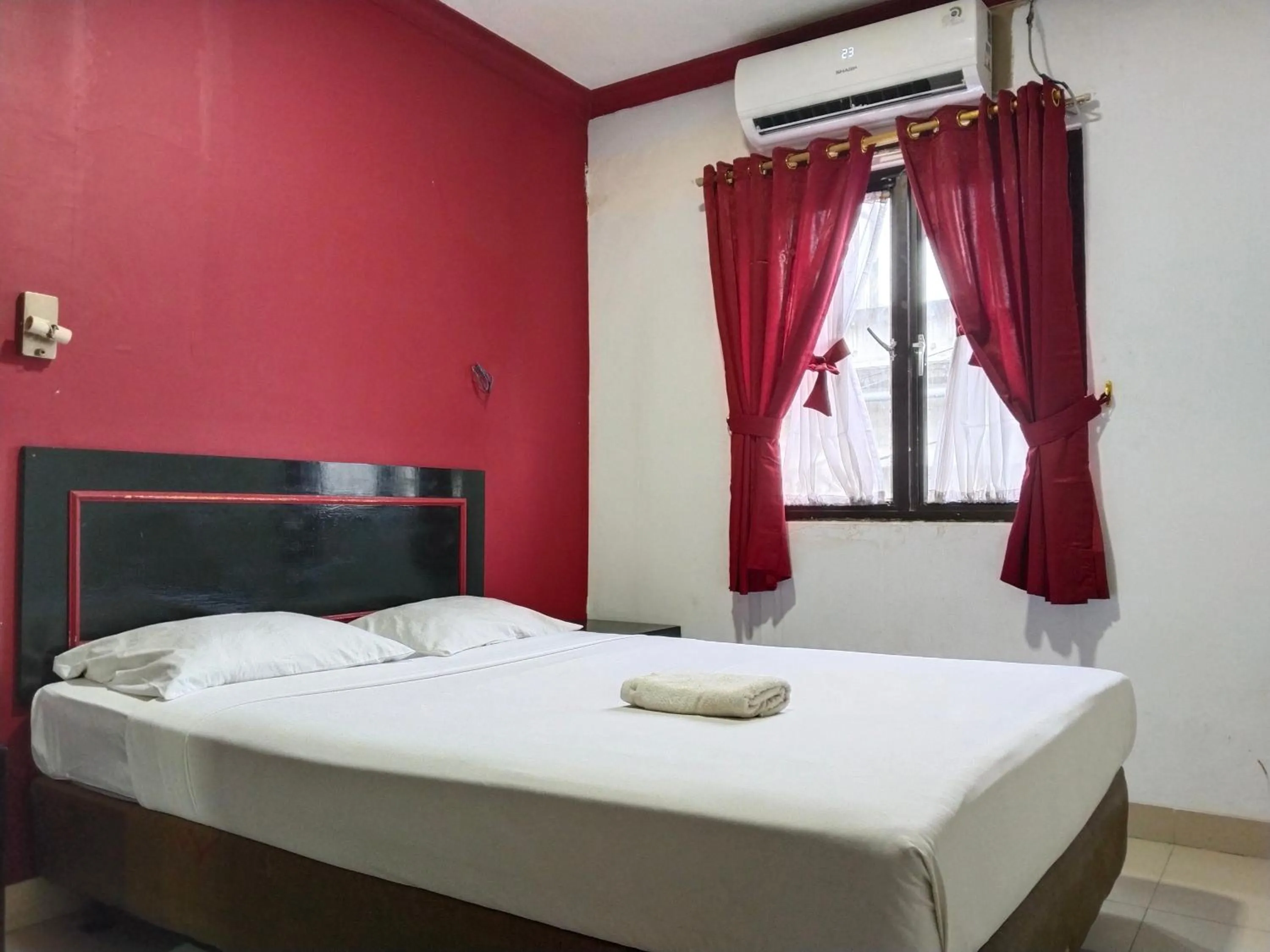 Bed in Metro Hotel Bekasi powered by Cocotel
