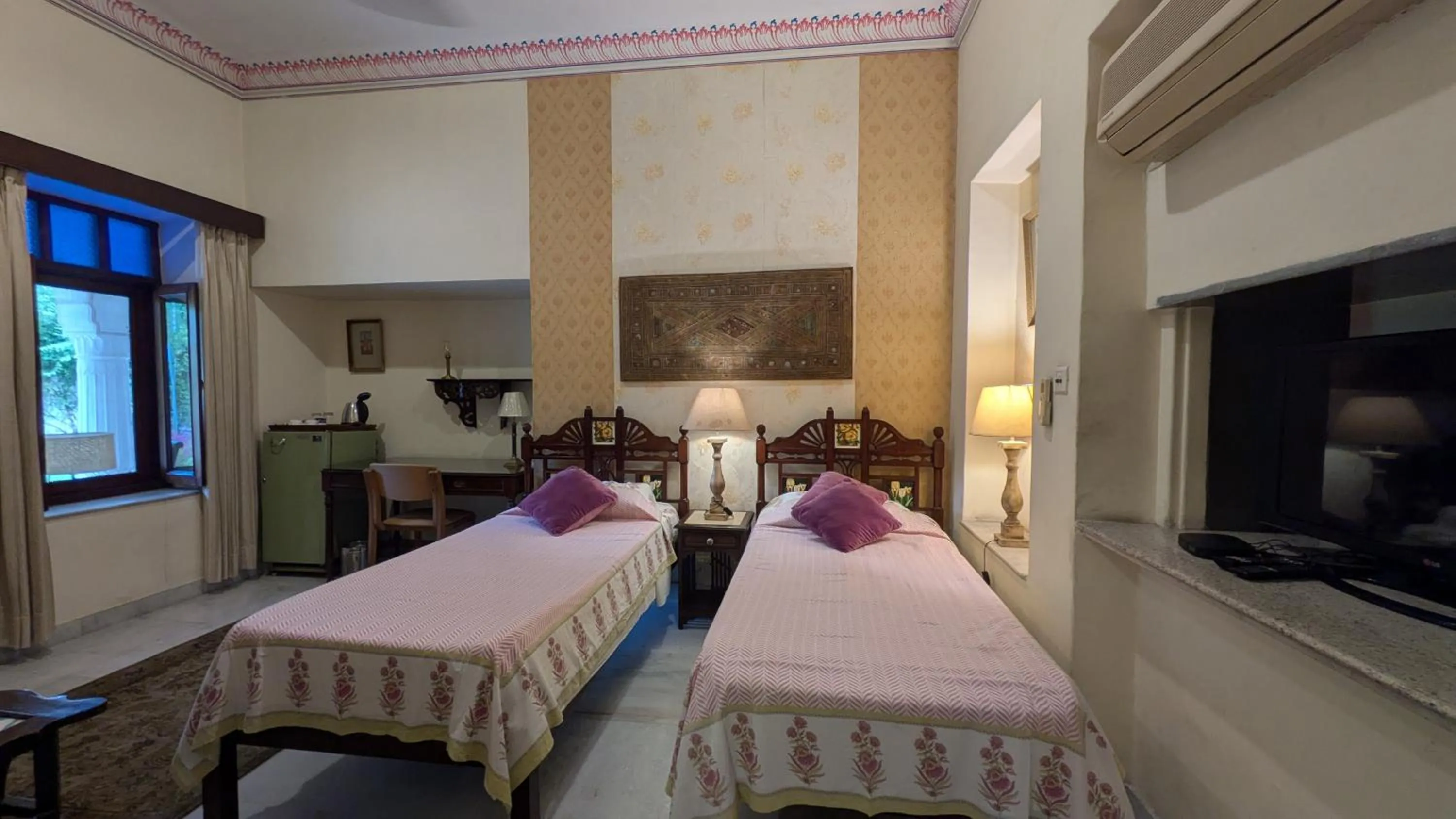 Bed in Hotel Meghniwas