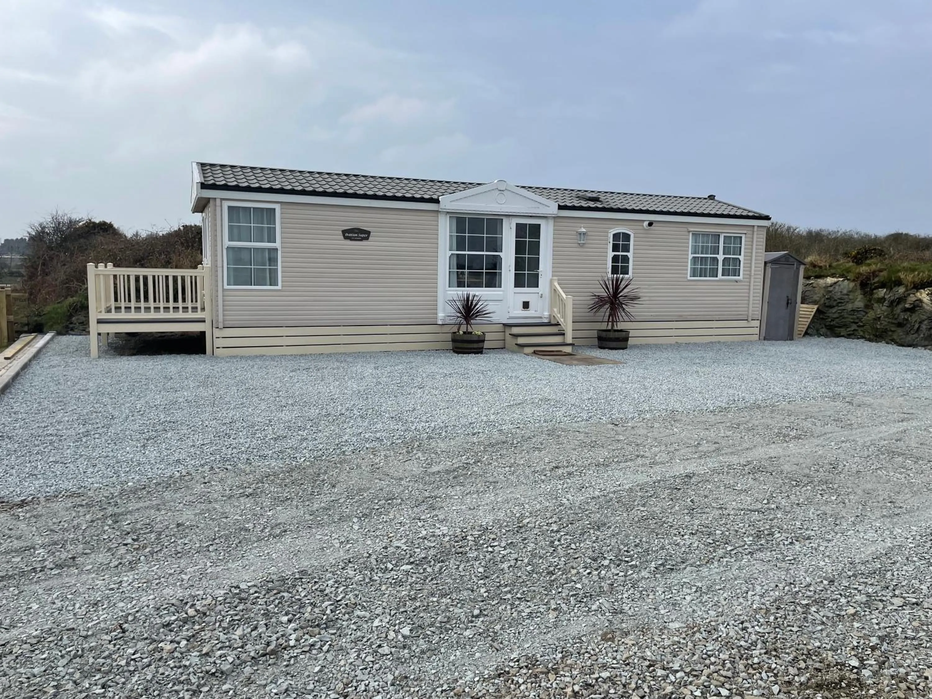 Chalet Sleeps 4 Near Cymyran Beach