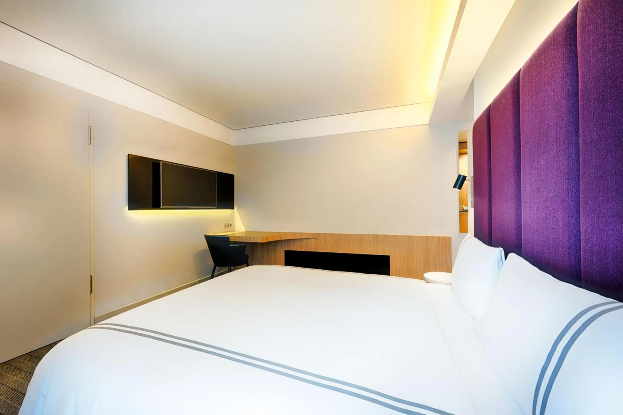 Bedroom, Bed in Mercure Hotel Heilbronn