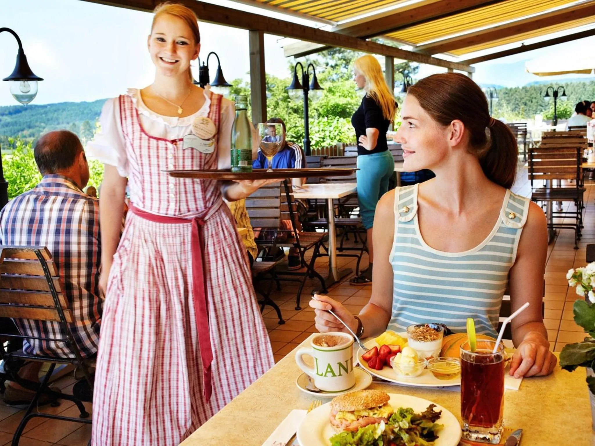 Staff in Landzeit Autobahnrestaurant & Motorhotel Loipersdorf
