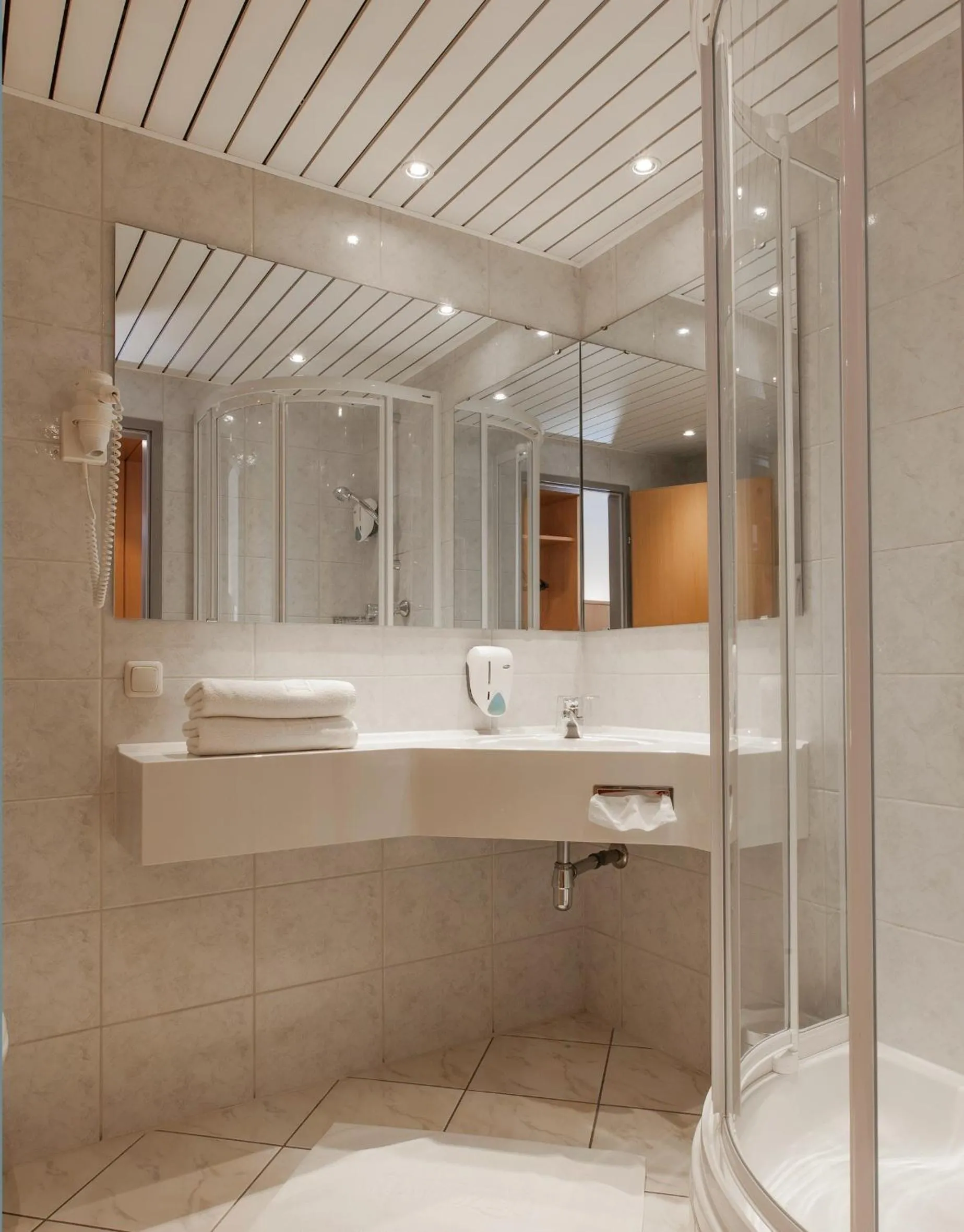 Bathroom in Landzeit Autobahnrestaurant & Motorhotel Loipersdorf