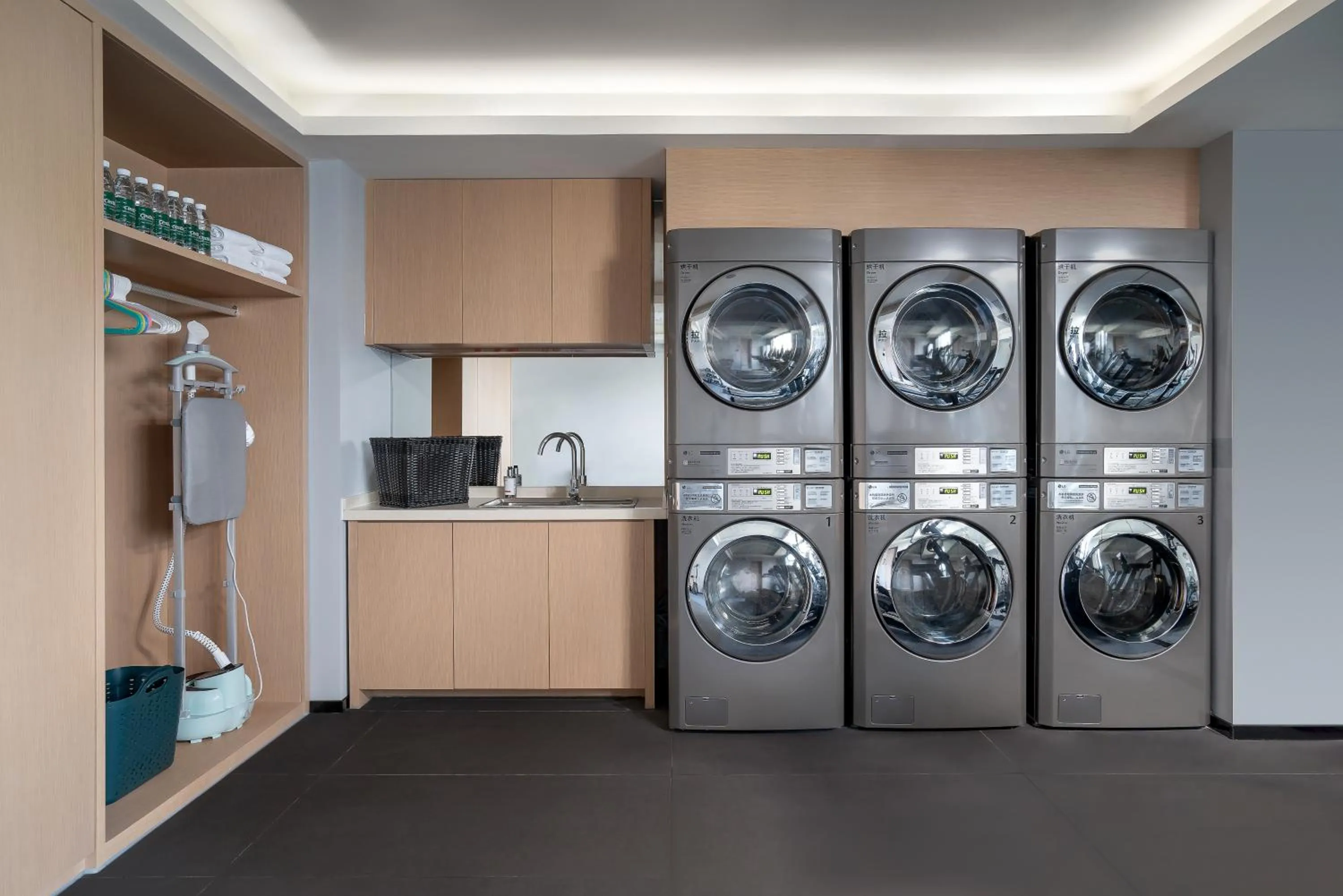 washing machine in CYBO Station SSAW Shangpin Hotel Luohu Shenzhen