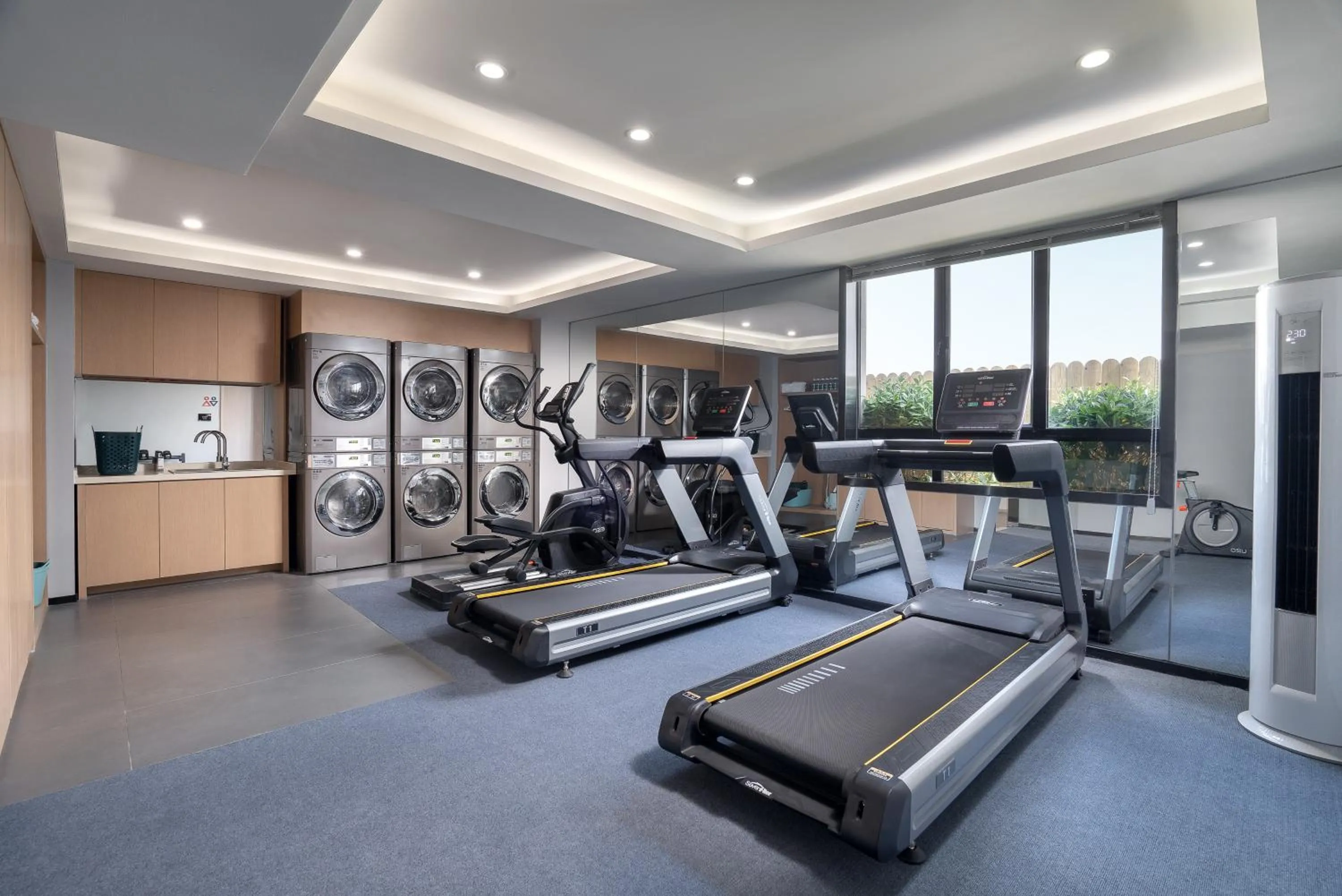 Fitness centre/facilities in CYBO Station SSAW Shangpin Hotel Luohu Shenzhen