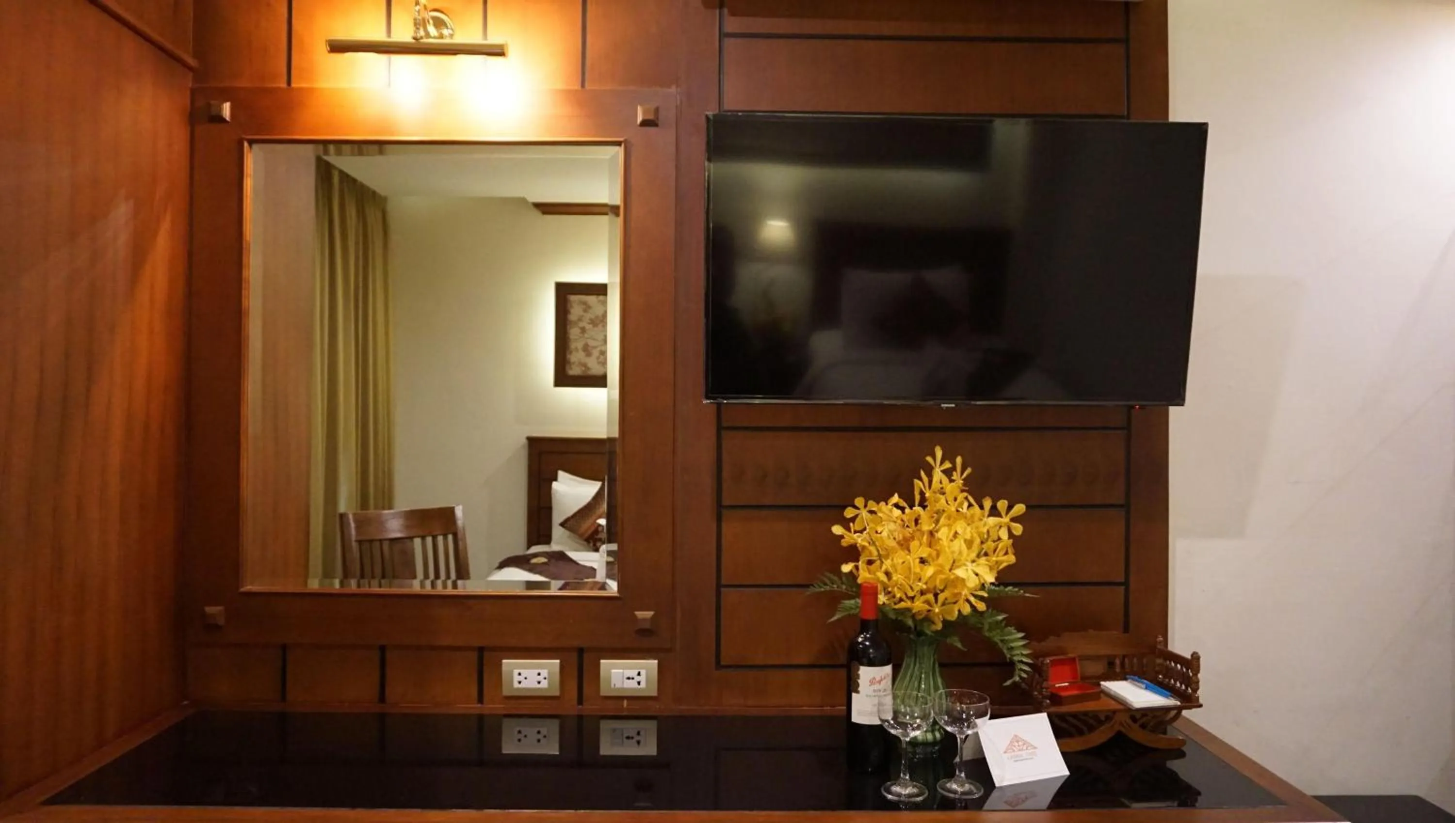 TV and multimedia in Lanna Tree Boutique Hotel