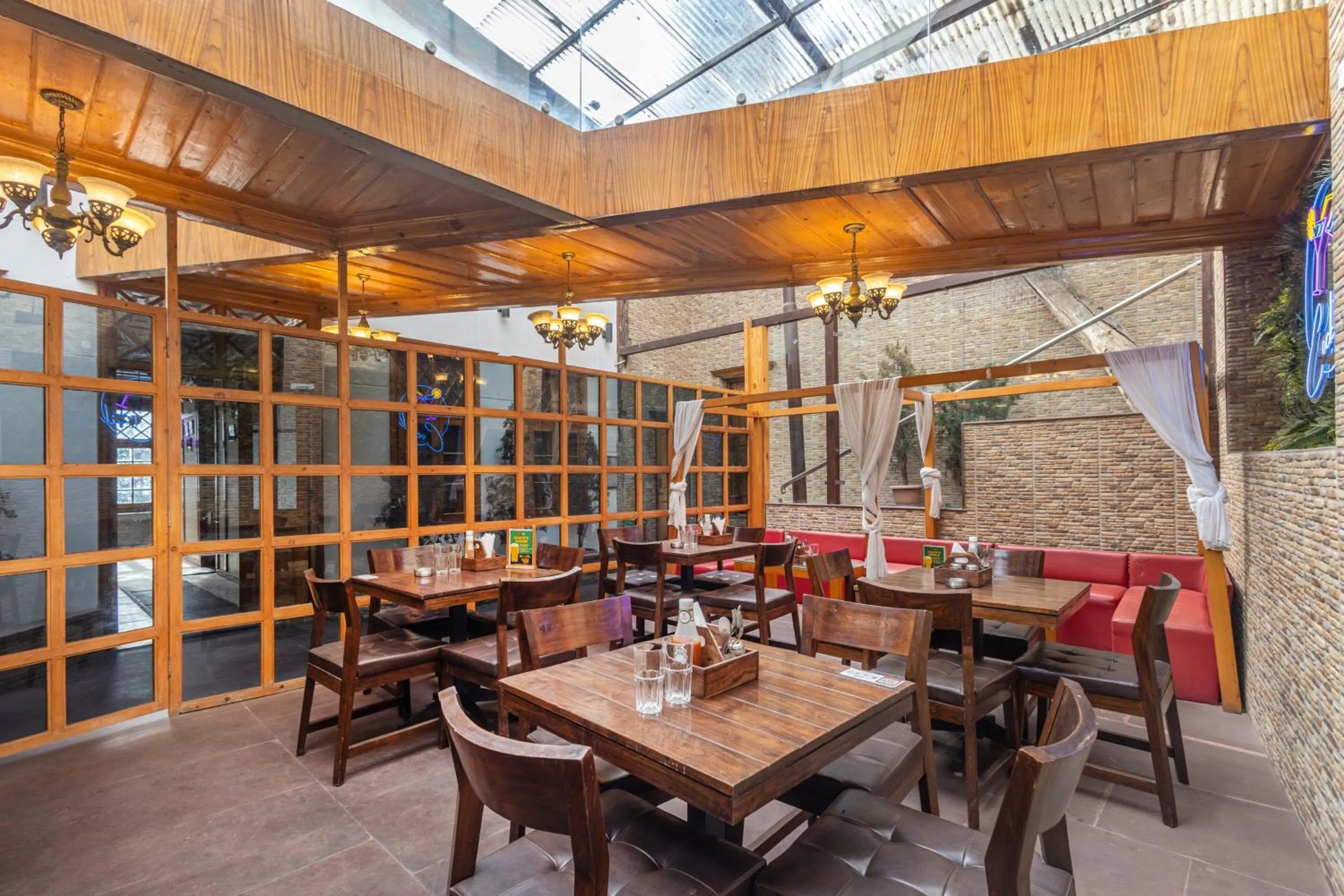 Lounge or bar in Treebo Premium Torrentium - A Heritage Hotel