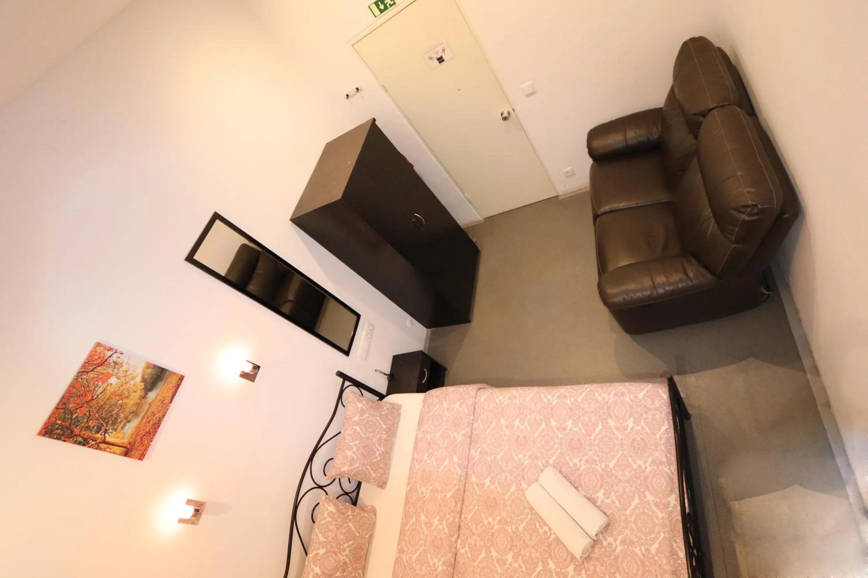 Photo of the whole room in Welcome Guest House