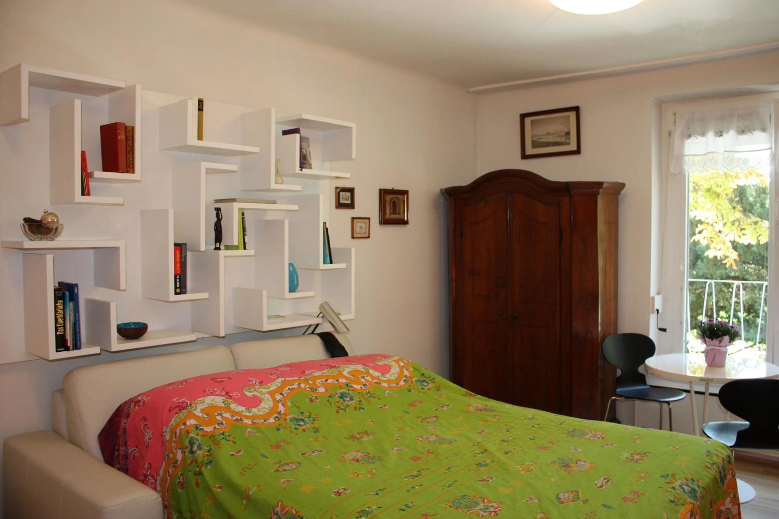 Living room, Bed in GoVienna - Charming Studio
