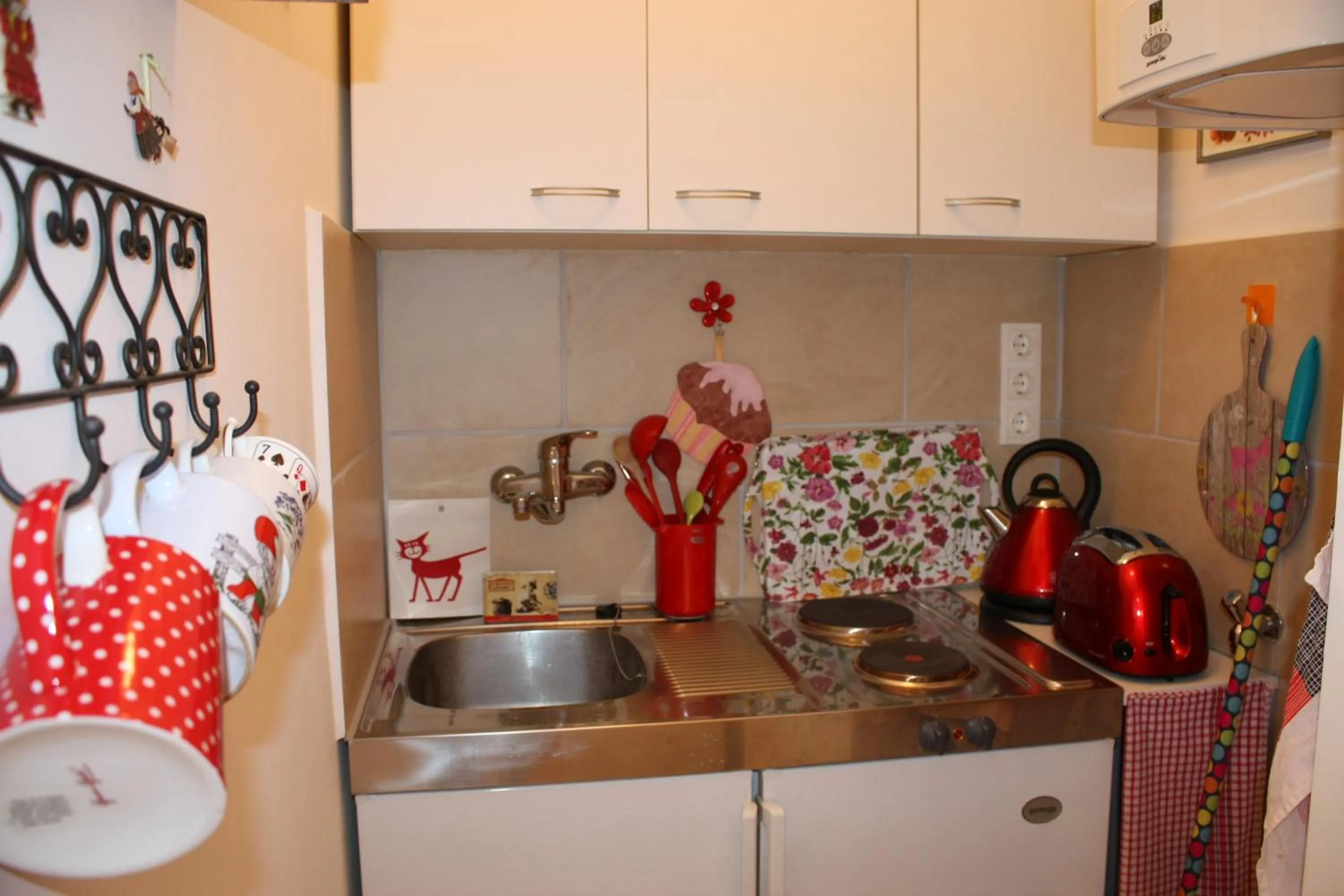 Kitchen or kitchenette in GoVienna - Charming Studio
