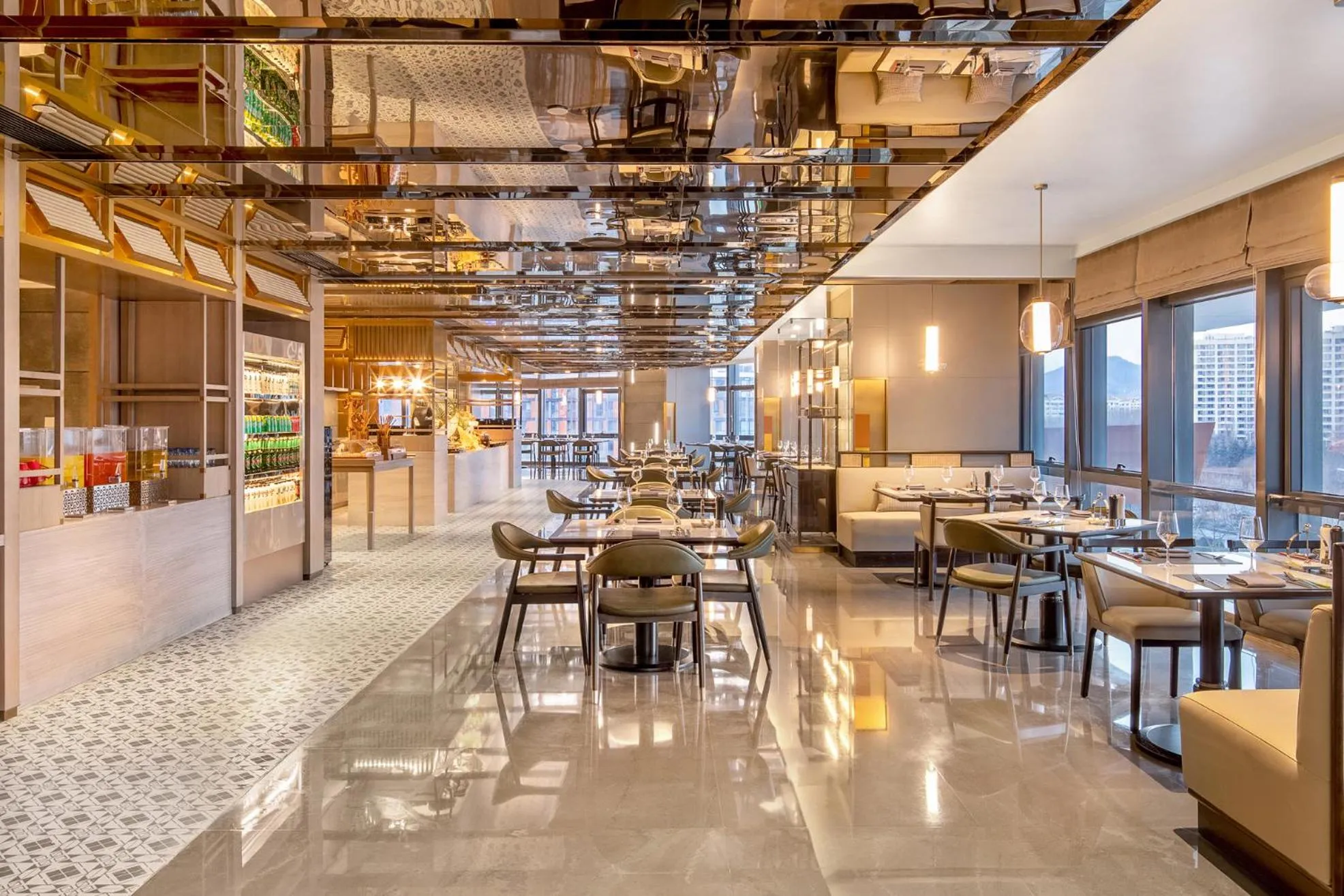 Restaurant/places to eat in HUALUXE Hotels and Resorts Qingdao Licang, an IHG Hotel