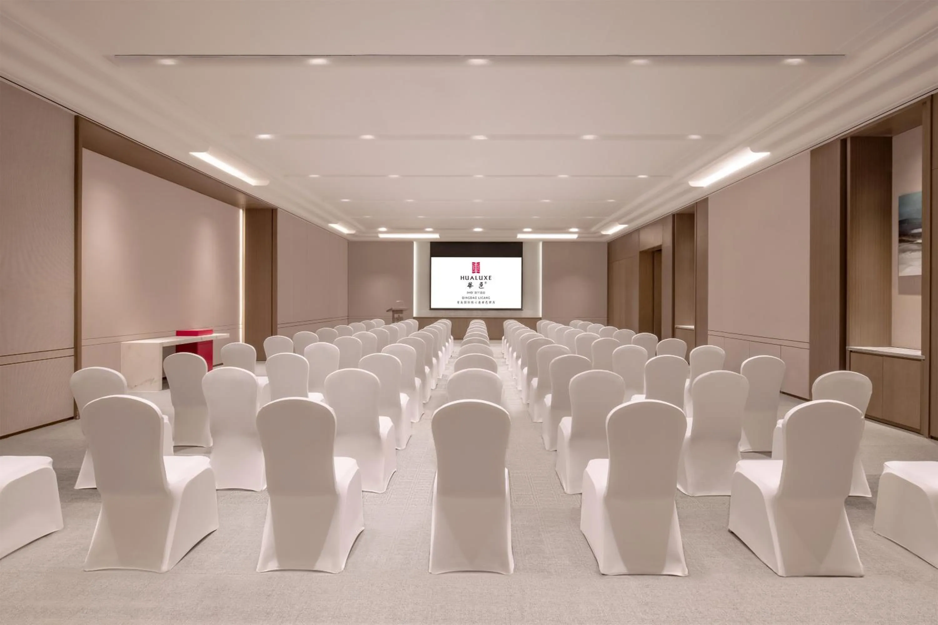 Meeting/conference room in HUALUXE Hotels and Resorts Qingdao Licang, an IHG Hotel