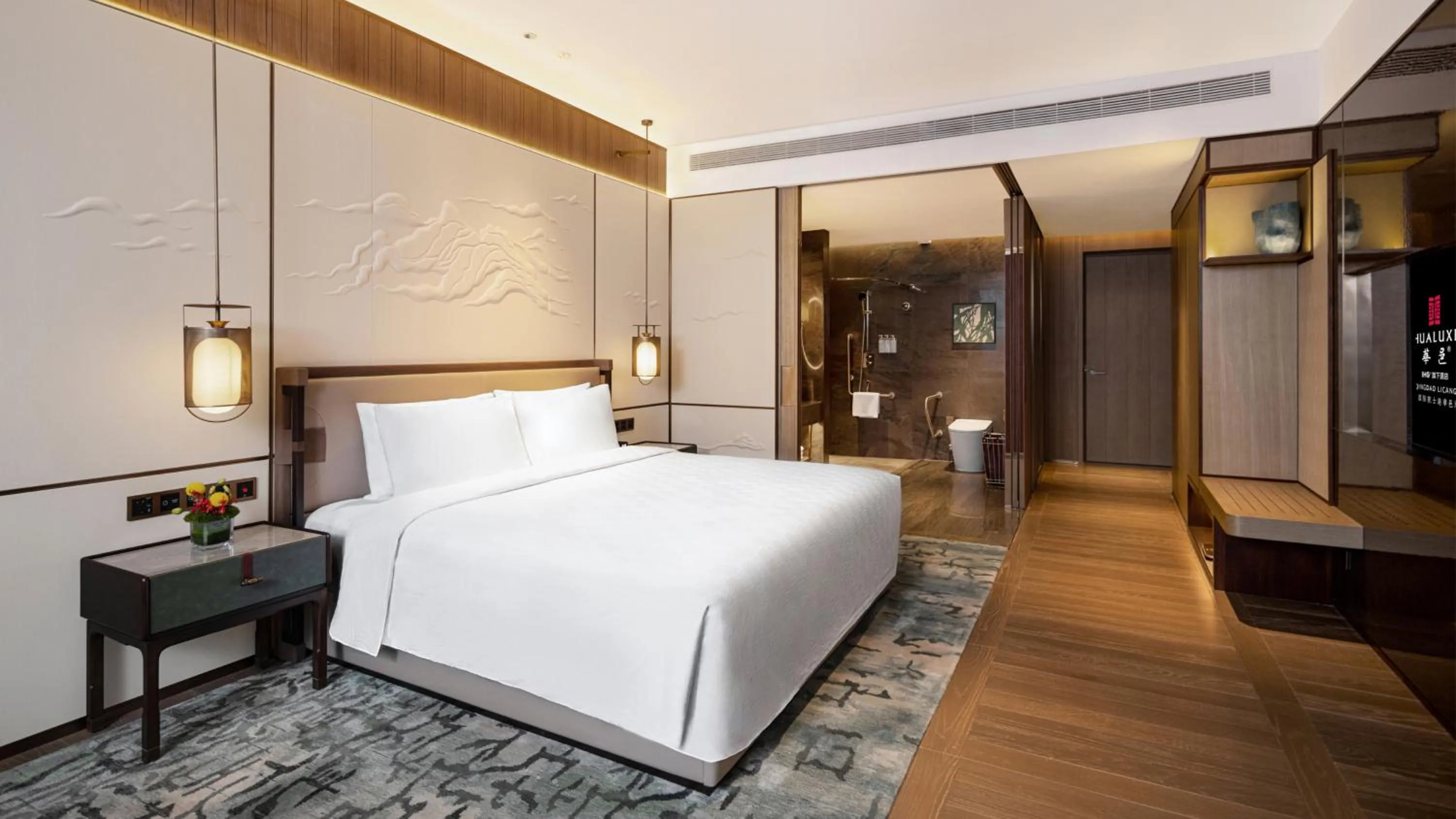 Photo of the whole room, Bed in HUALUXE Hotels and Resorts Qingdao Licang, an IHG Hotel