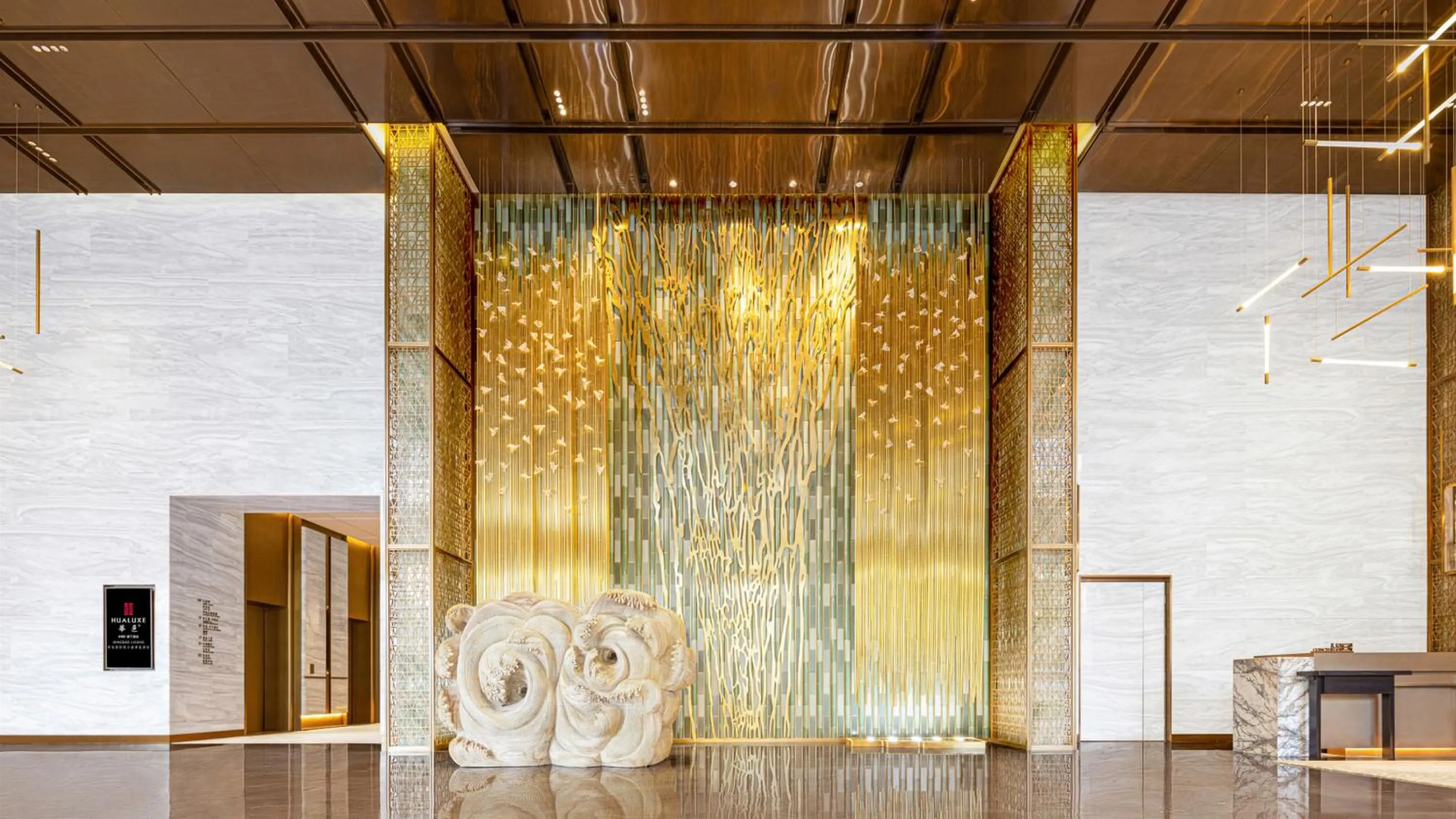 Lobby or reception in HUALUXE Hotels and Resorts Qingdao Licang, an IHG Hotel