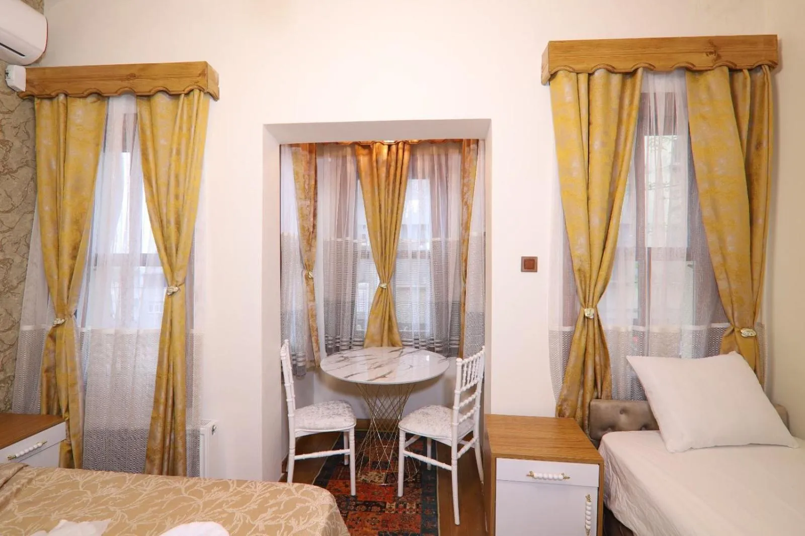 Bed in Gür Royal Suit Aparts