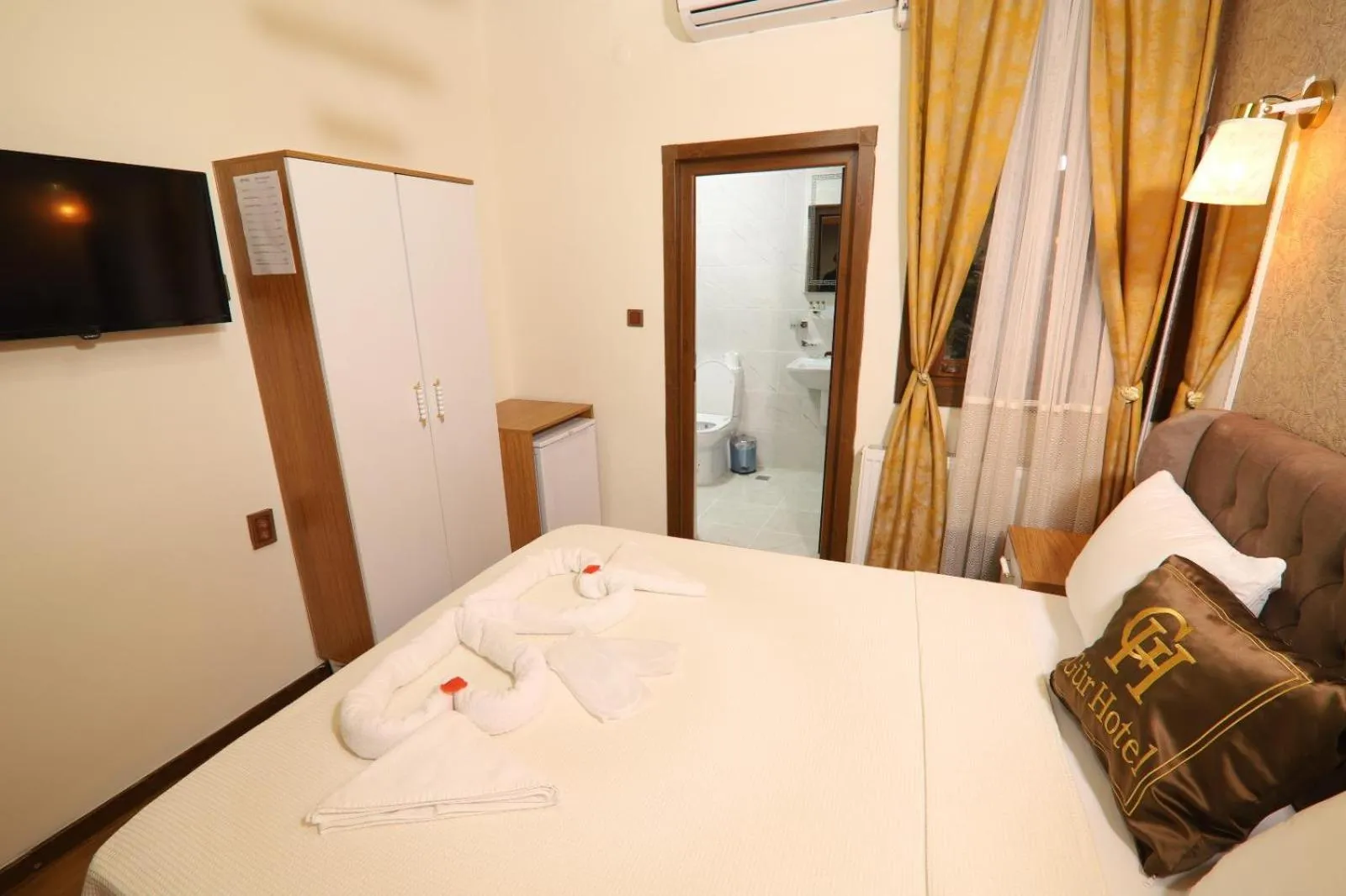 Bed in Gür Royal Suit Aparts