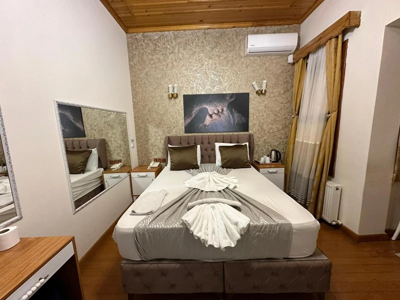 Bed in Gür Royal Suit Aparts