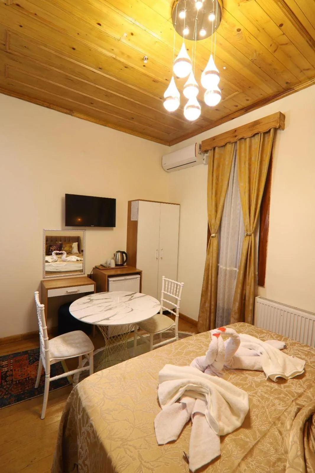 Bed in Gür Royal Suit Aparts