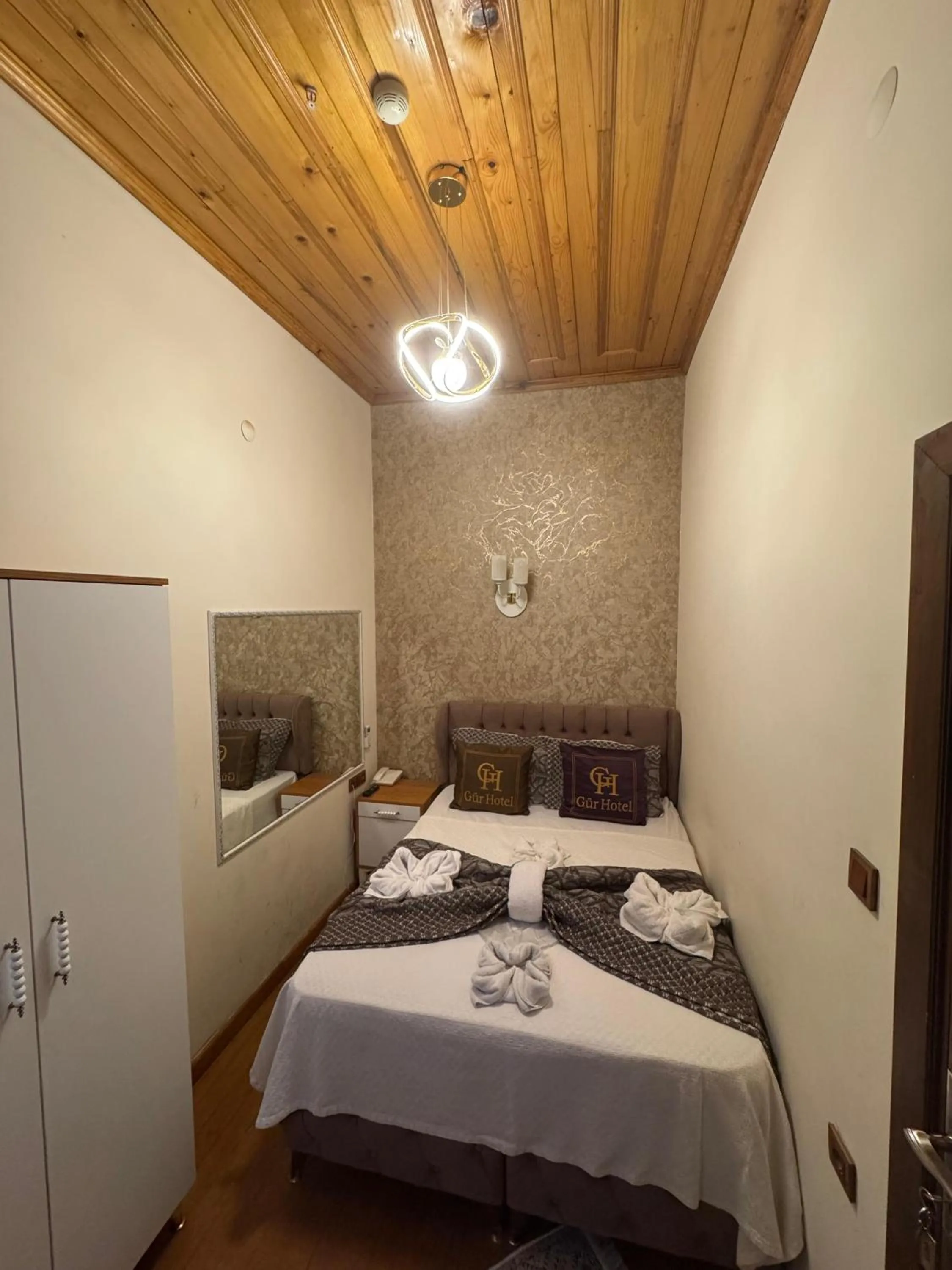 Bed in Gür Royal Suit Aparts