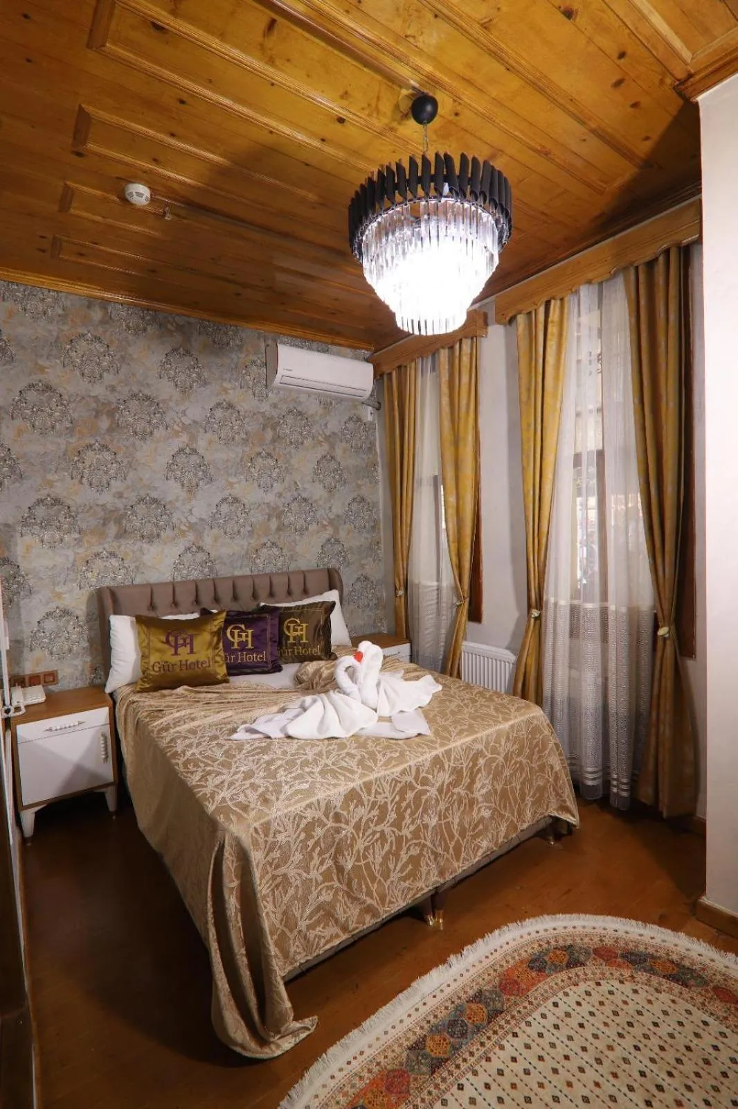 Bed in Gür Royal Suit Aparts