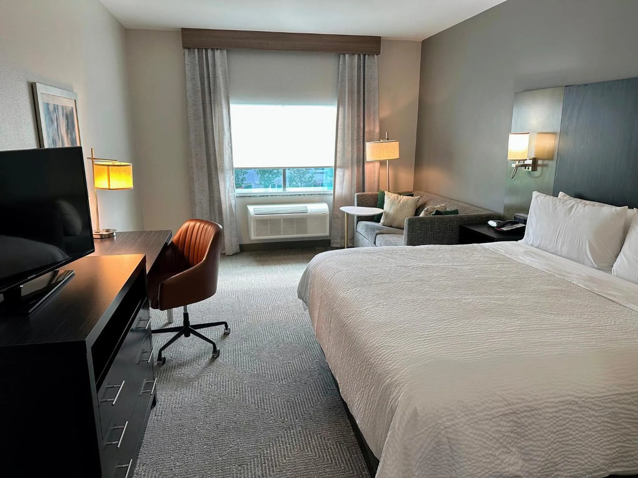 Photo of the whole room, Bed in Holiday Inn Carlsbad/San Diego, an IHG Hotel