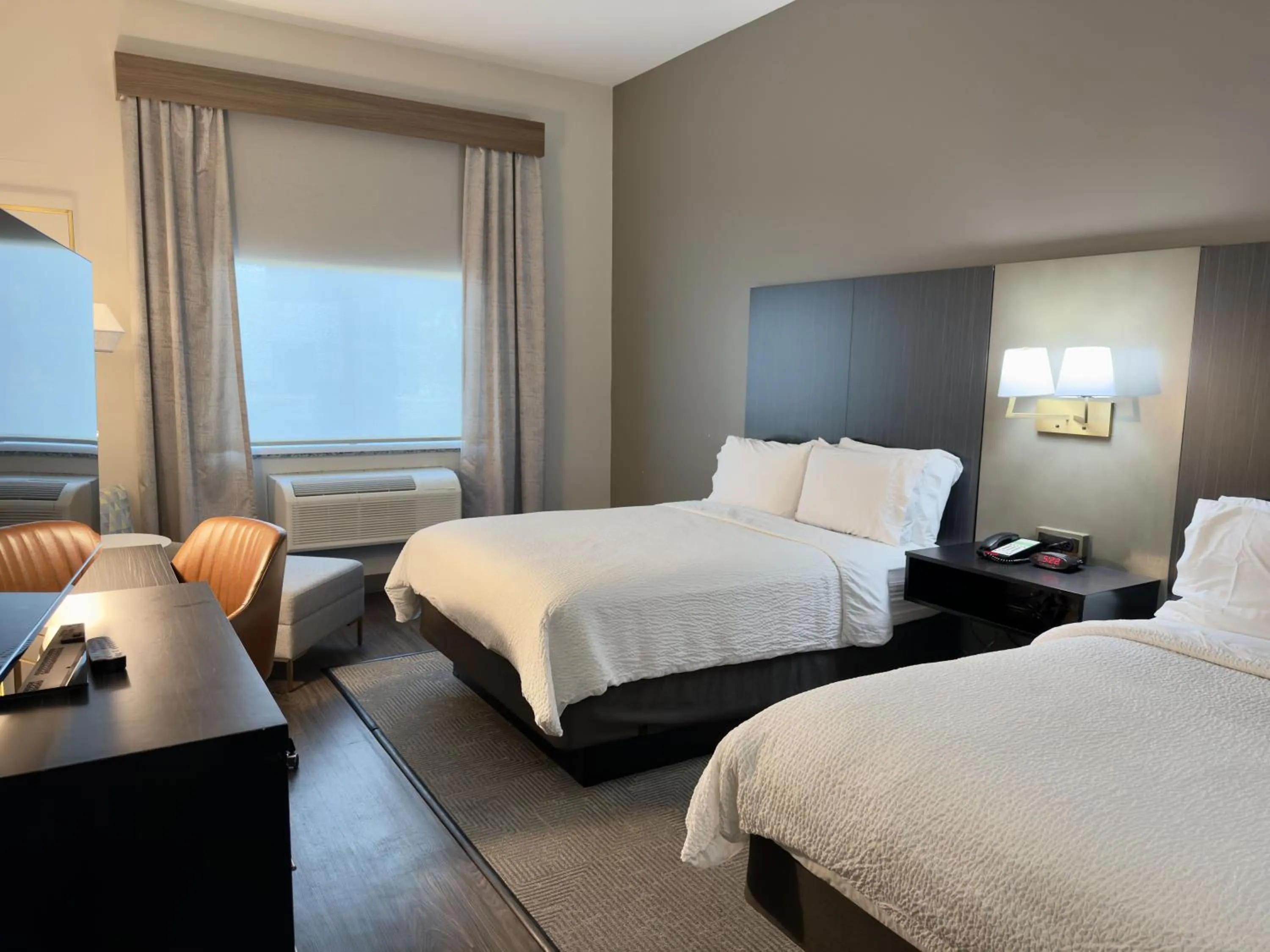 Bed in Holiday Inn Carlsbad/San Diego, an IHG Hotel