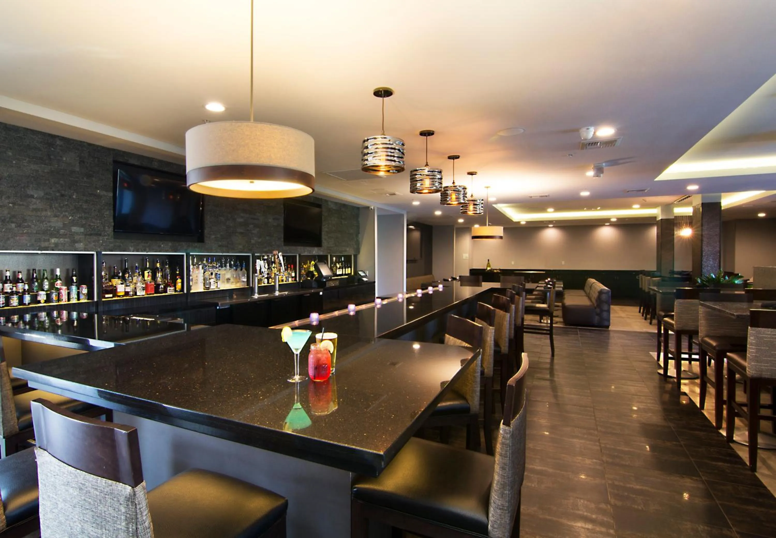 Lounge or bar in Holiday Inn Carlsbad/San Diego, an IHG Hotel