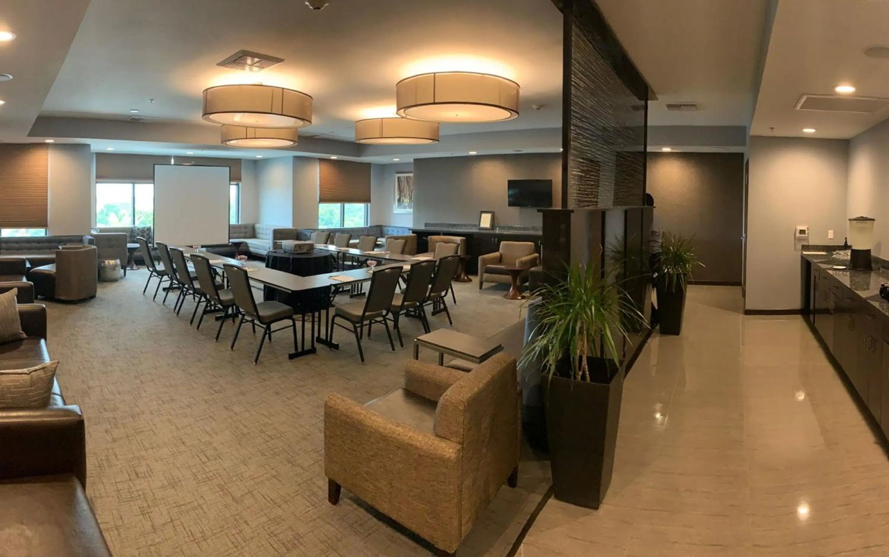 Meeting/conference room in Holiday Inn Carlsbad/San Diego, an IHG Hotel