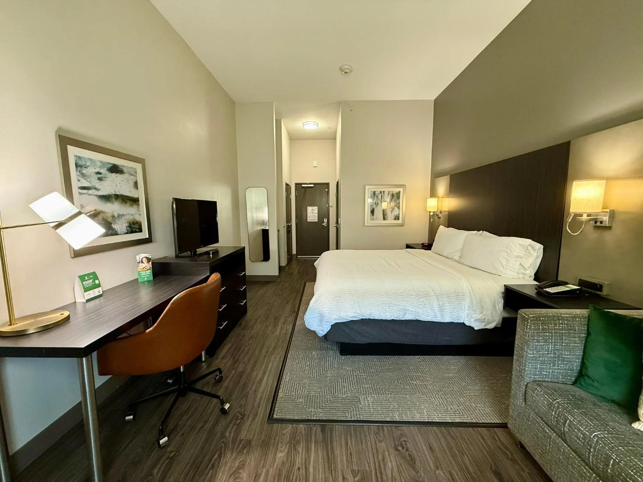 Bed in Holiday Inn Carlsbad/San Diego, an IHG Hotel