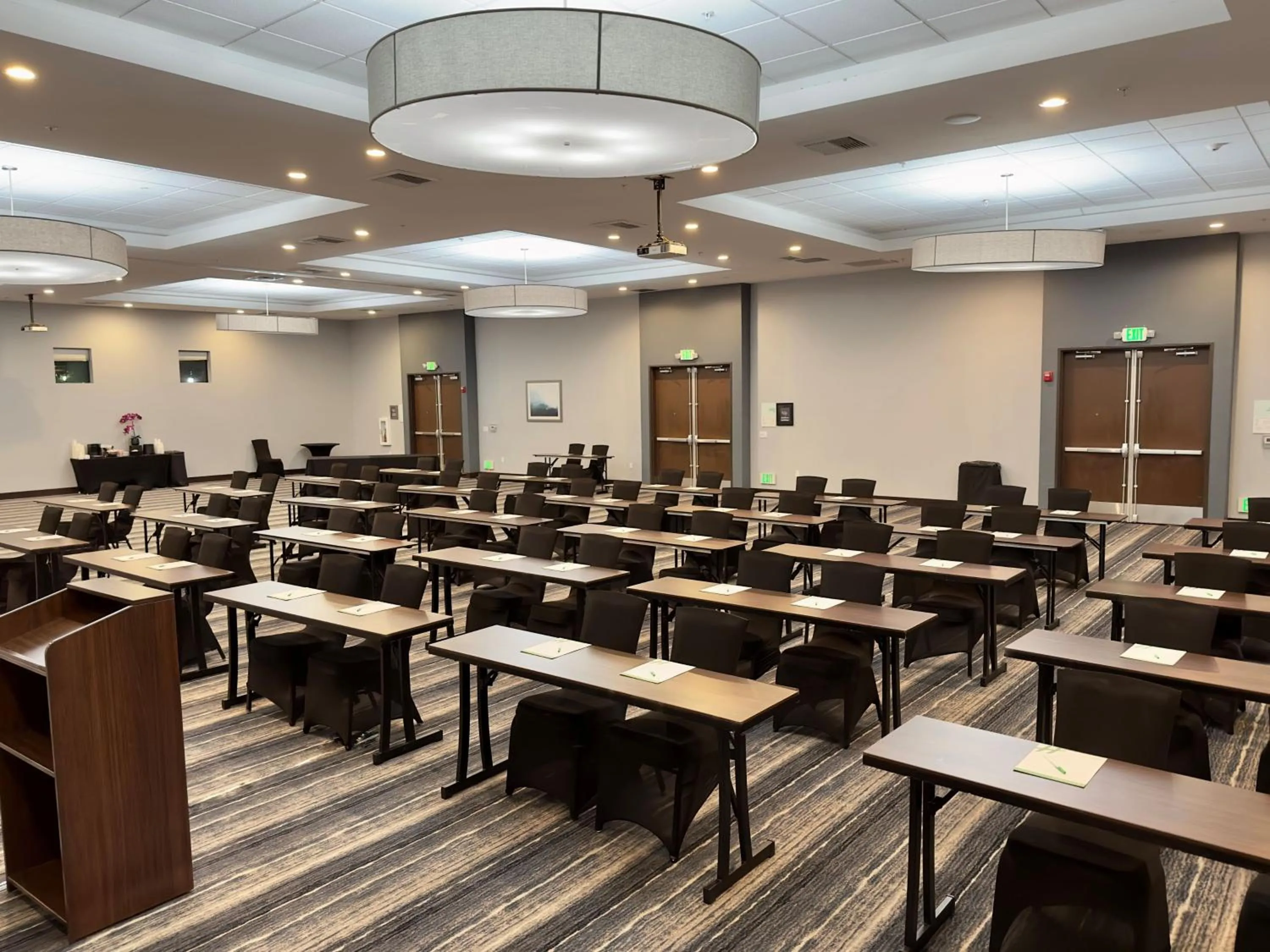 Meeting/conference room in Holiday Inn Carlsbad/San Diego, an IHG Hotel