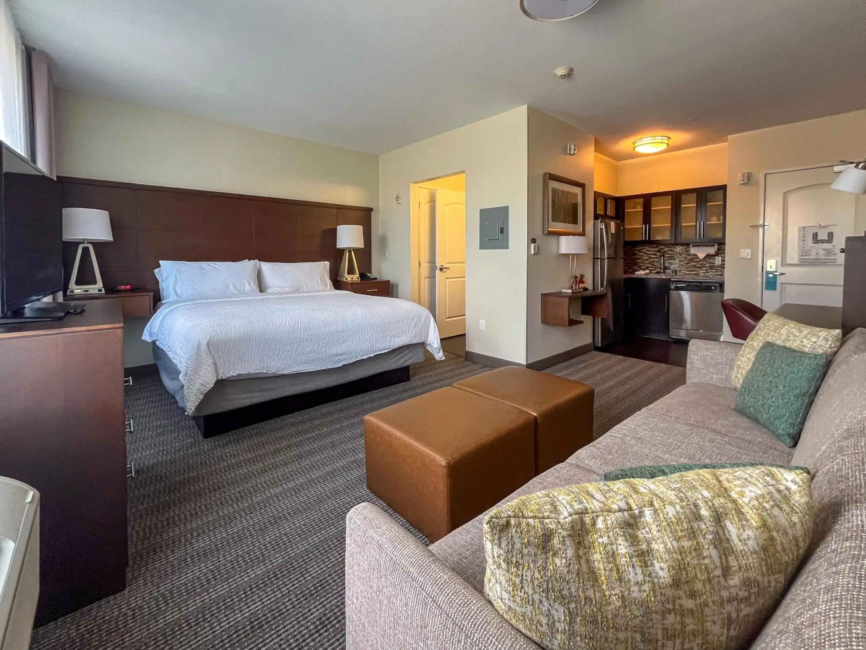 Seating area, Bed in Staybridge Suites Carlsbad/San Diego by IHG Seating area, Bed in Staybridge Suites Carlsbad/San Diego by IHG