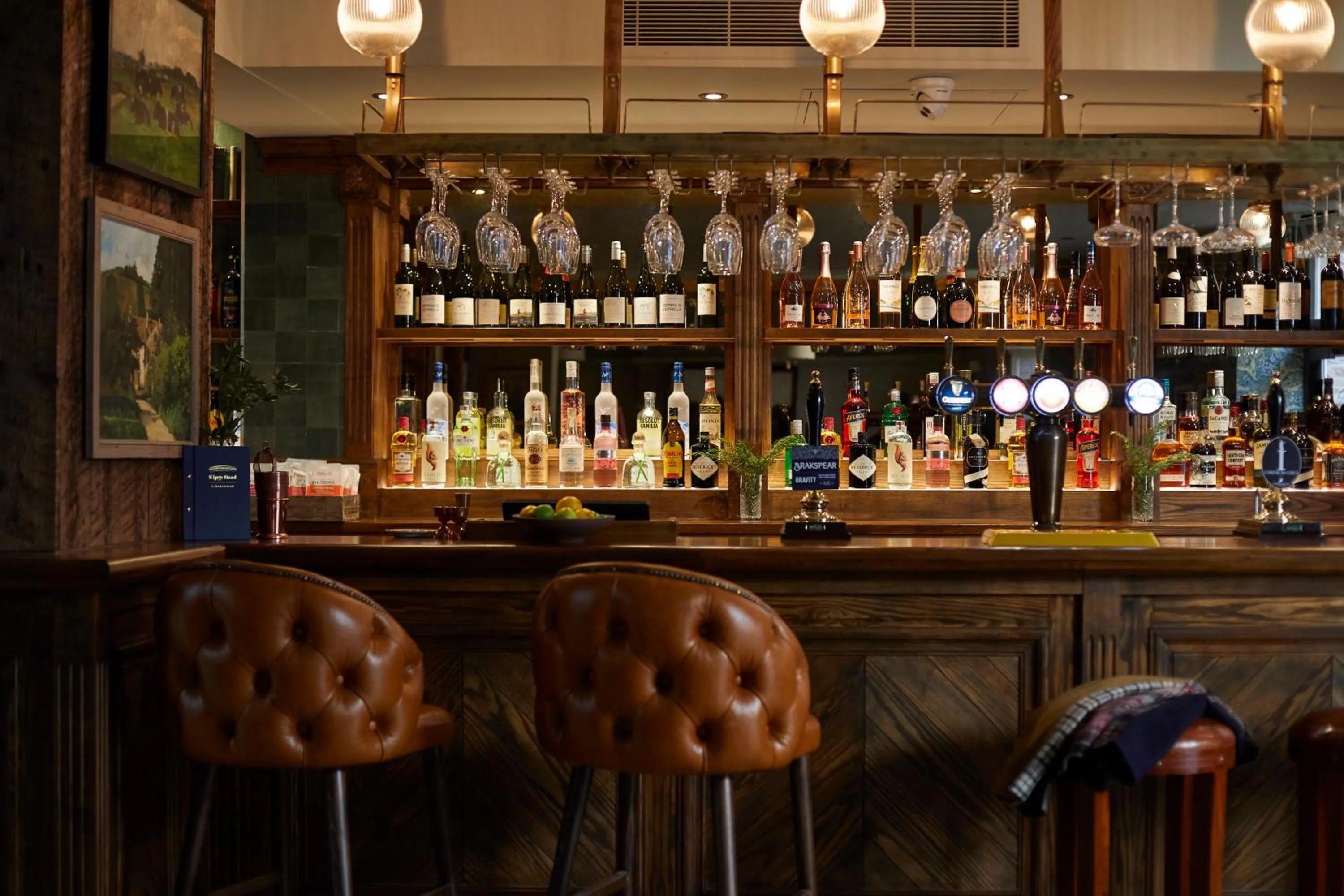 Lounge or bar in Kings Head Hotel