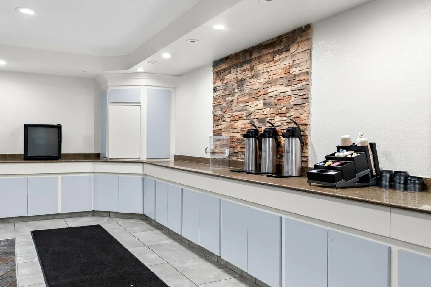 Other in HomeTowne Studios by Red Roof Auburn Hills