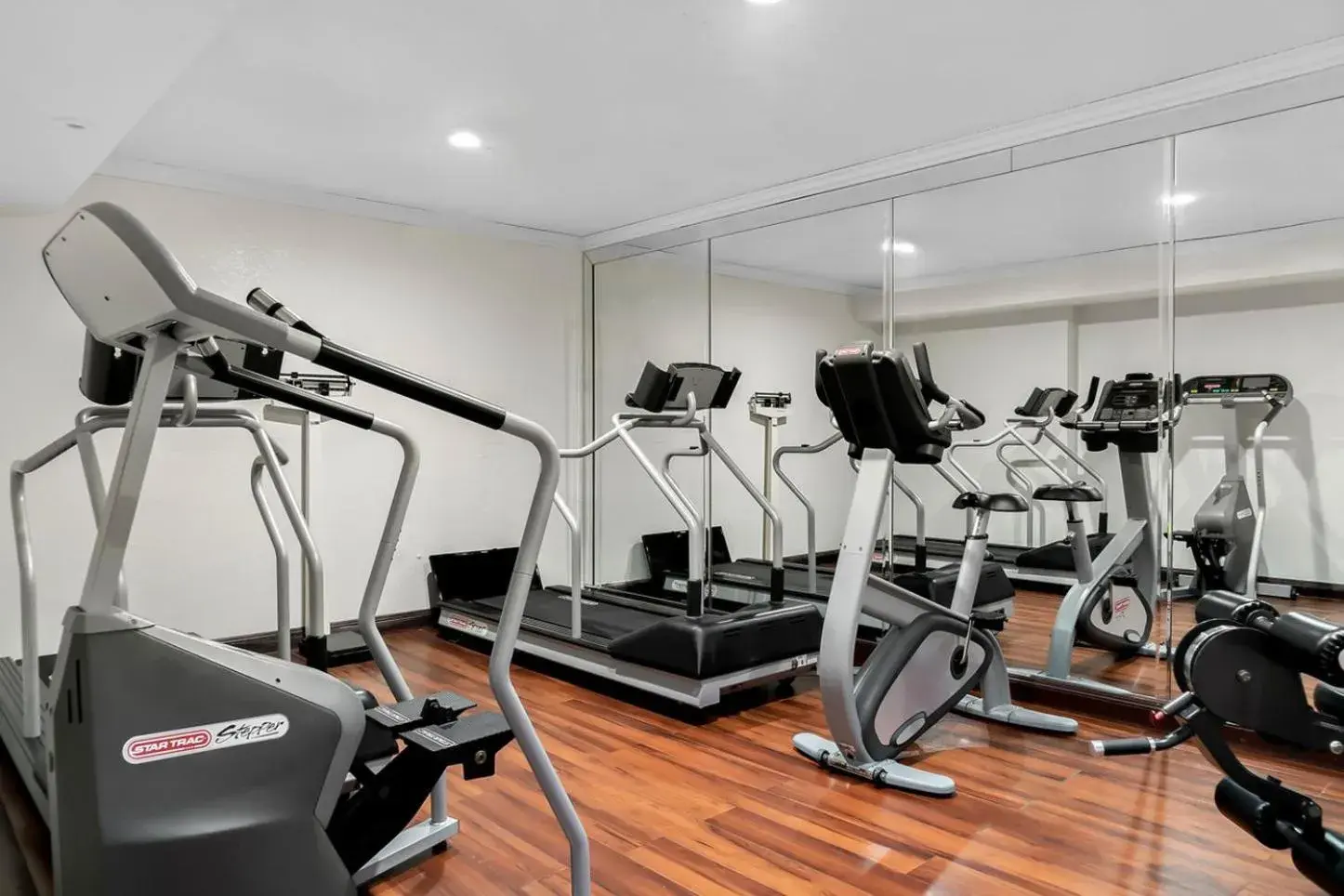 Fitness centre/facilities in HomeTowne Studios by Red Roof Auburn Hills Fitness centre/facilities in HomeTowne Studios by Red Roof Auburn Hills