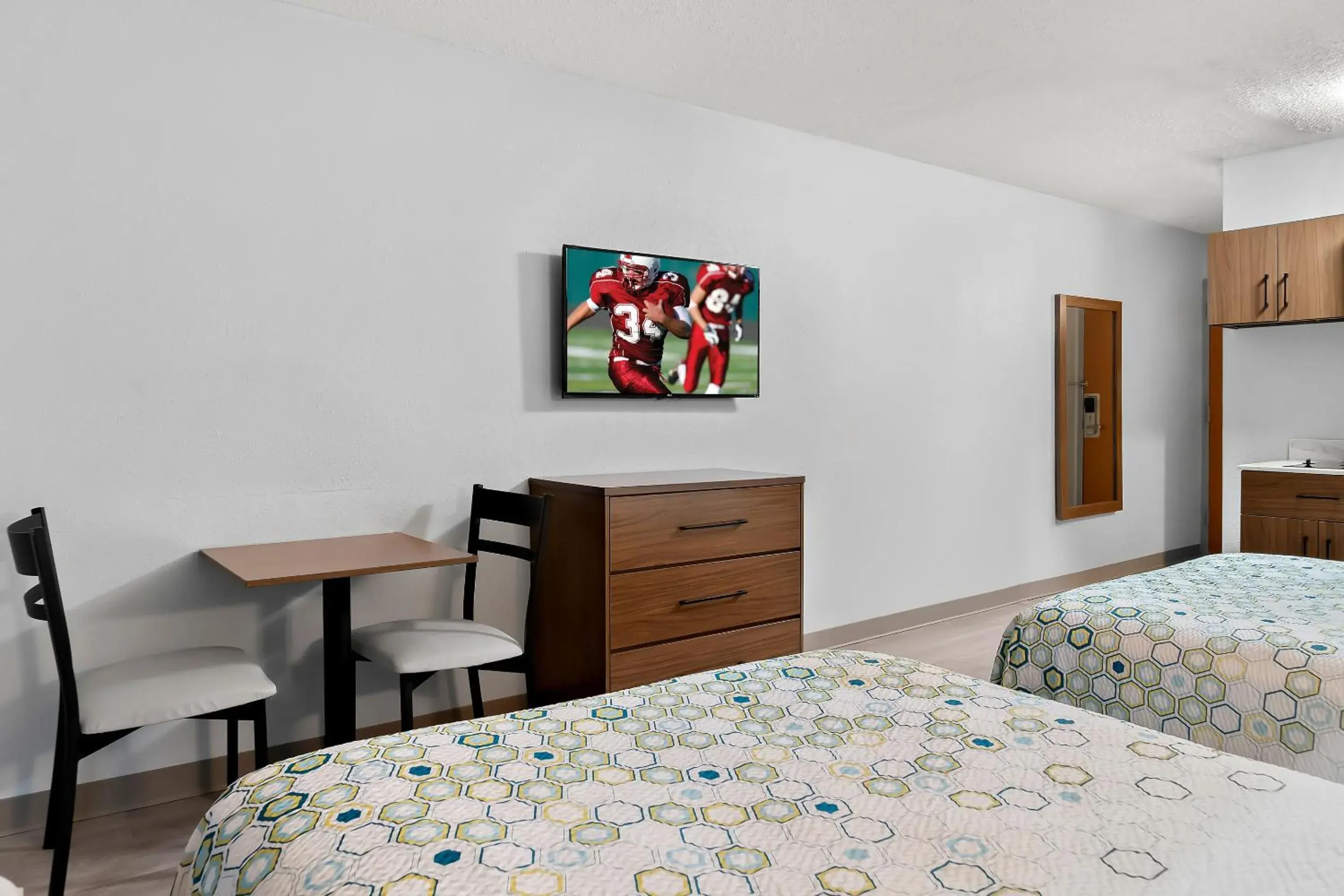 Photo of the whole room, Bed in HomeTowne Studios by Red Roof Auburn Hills Photo of the whole room, Bed in HomeTowne Studios by Red Roof Auburn Hills