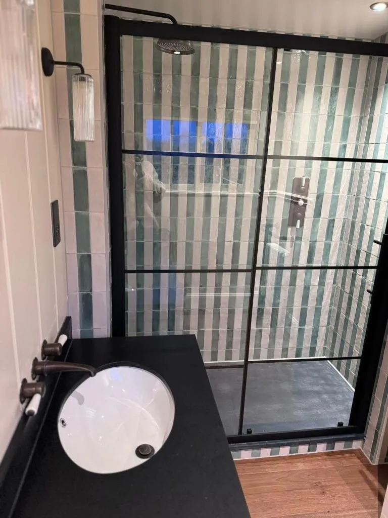 Bathroom in The Leicester Arms Country Inn