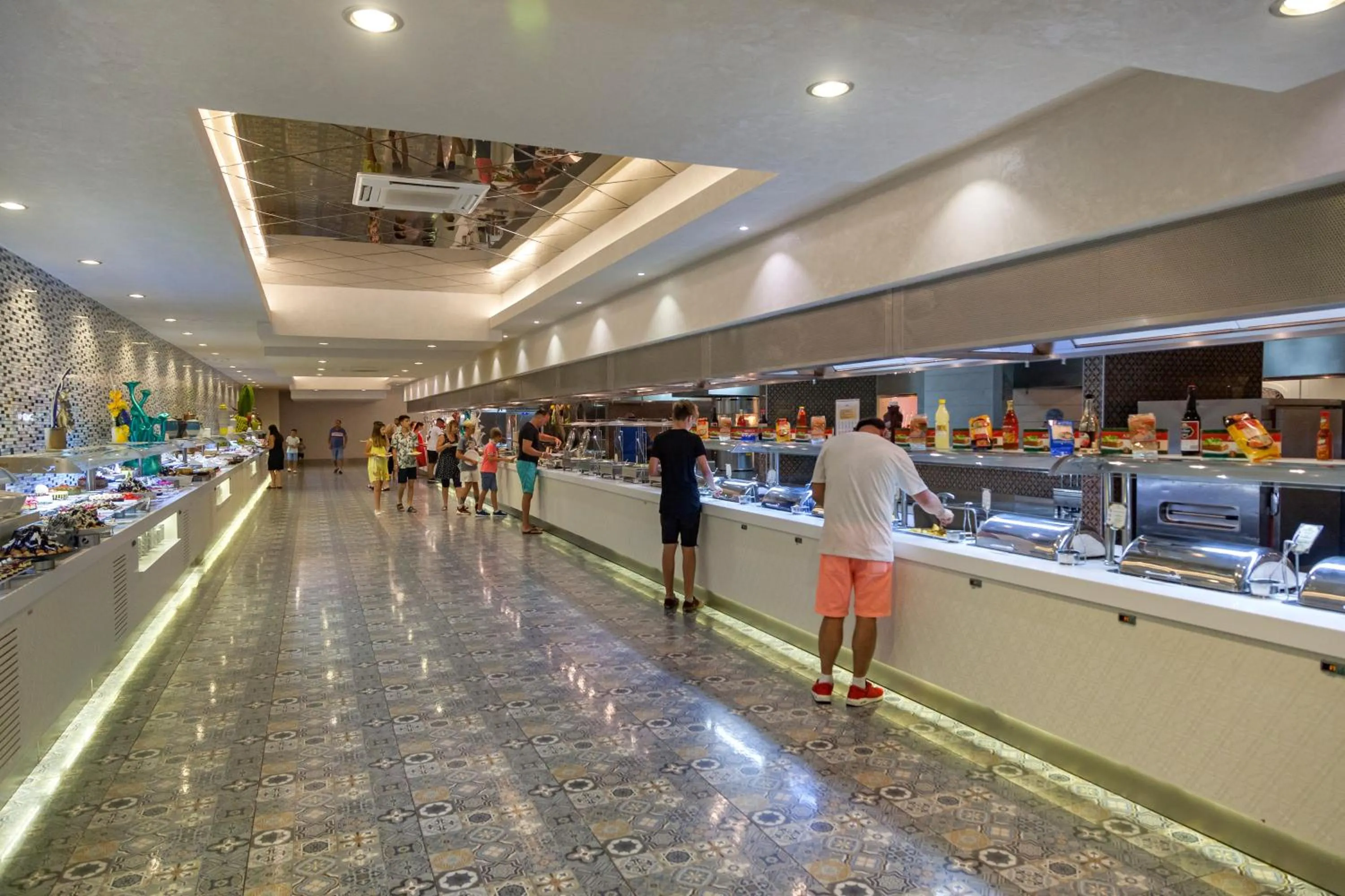 Food in Royal Taj Mahal Hotel