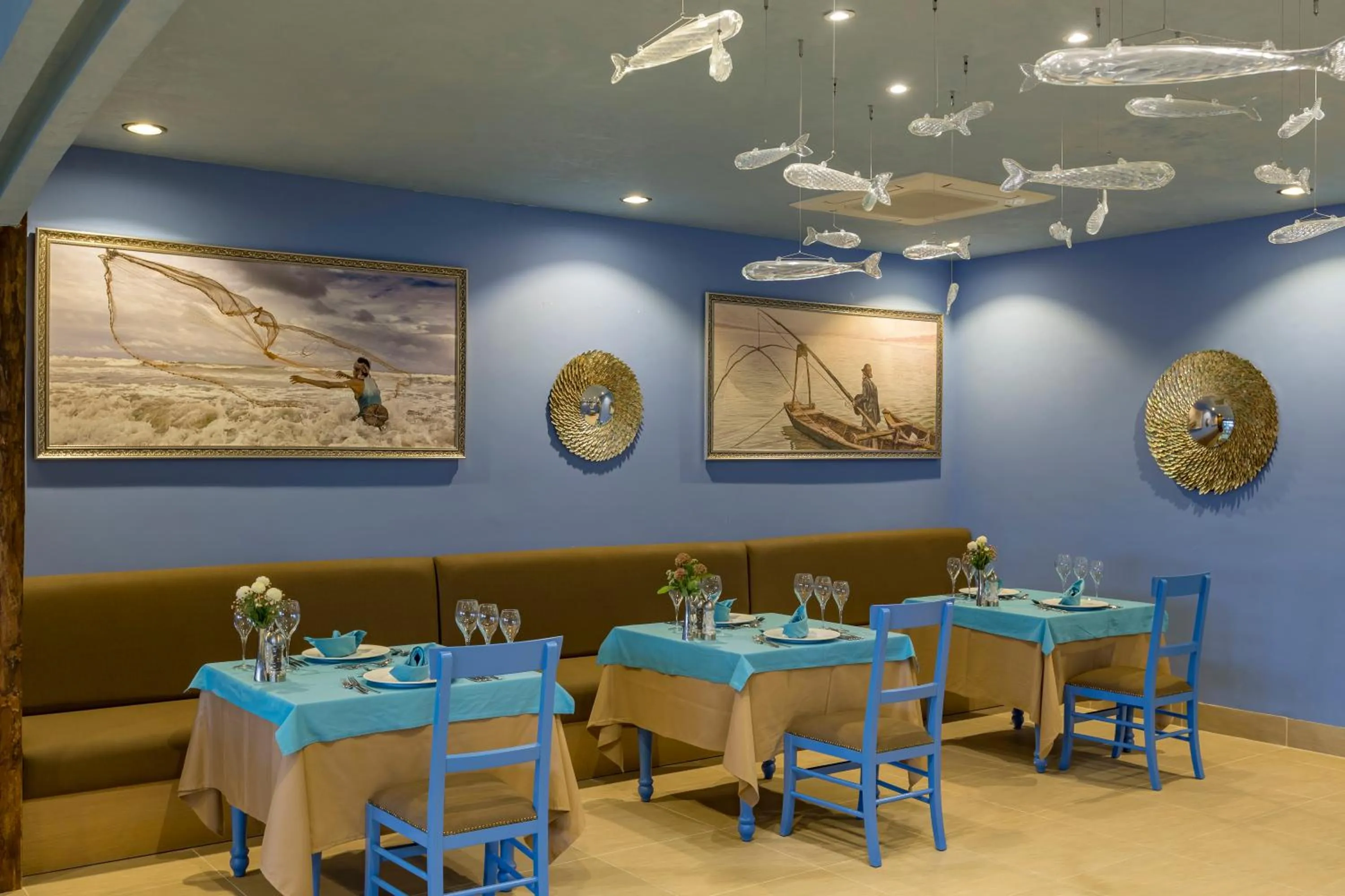 Restaurant/places to eat in Royal Taj Mahal Hotel