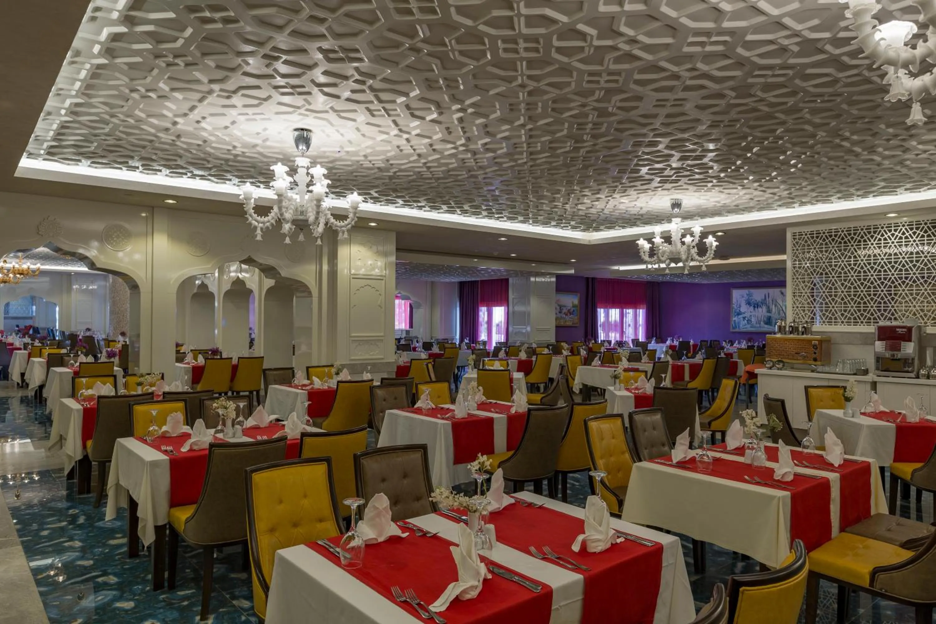 Restaurant/places to eat in Royal Taj Mahal Hotel
