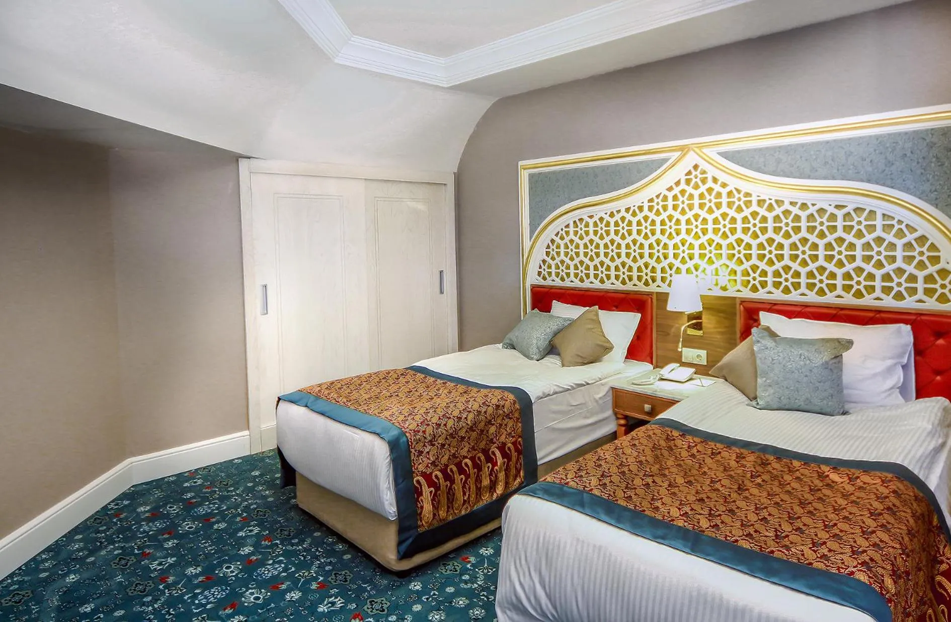 Other, Bed in Royal Taj Mahal Hotel