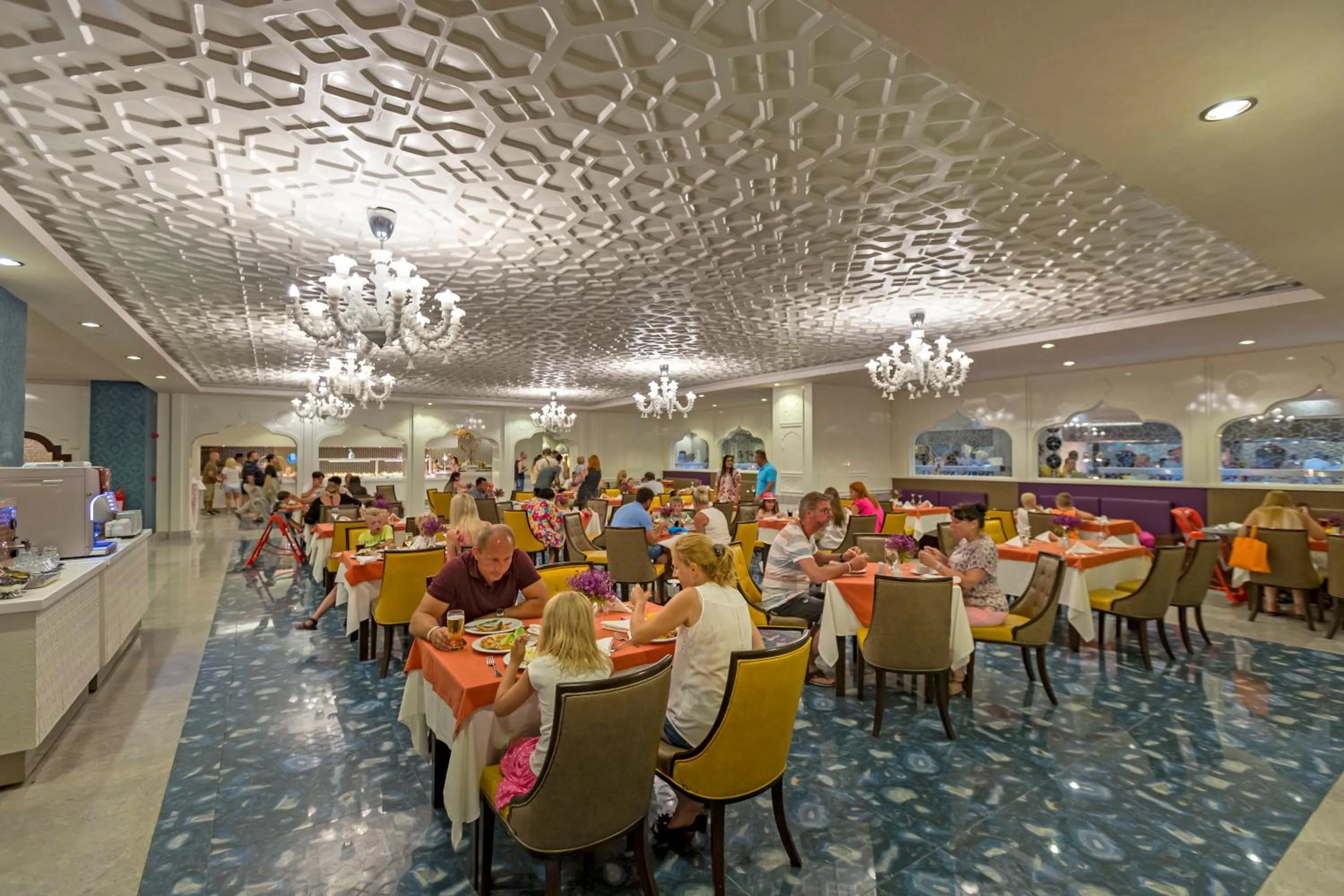 Restaurant/places to eat in Royal Taj Mahal Hotel