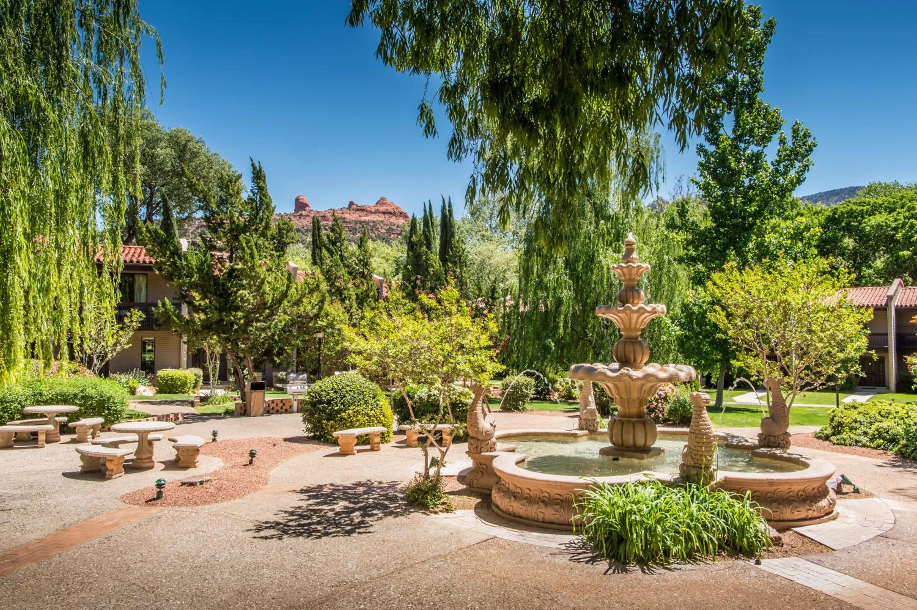Inner courtyard view in Arroyo Roble Resort at Oak Creek