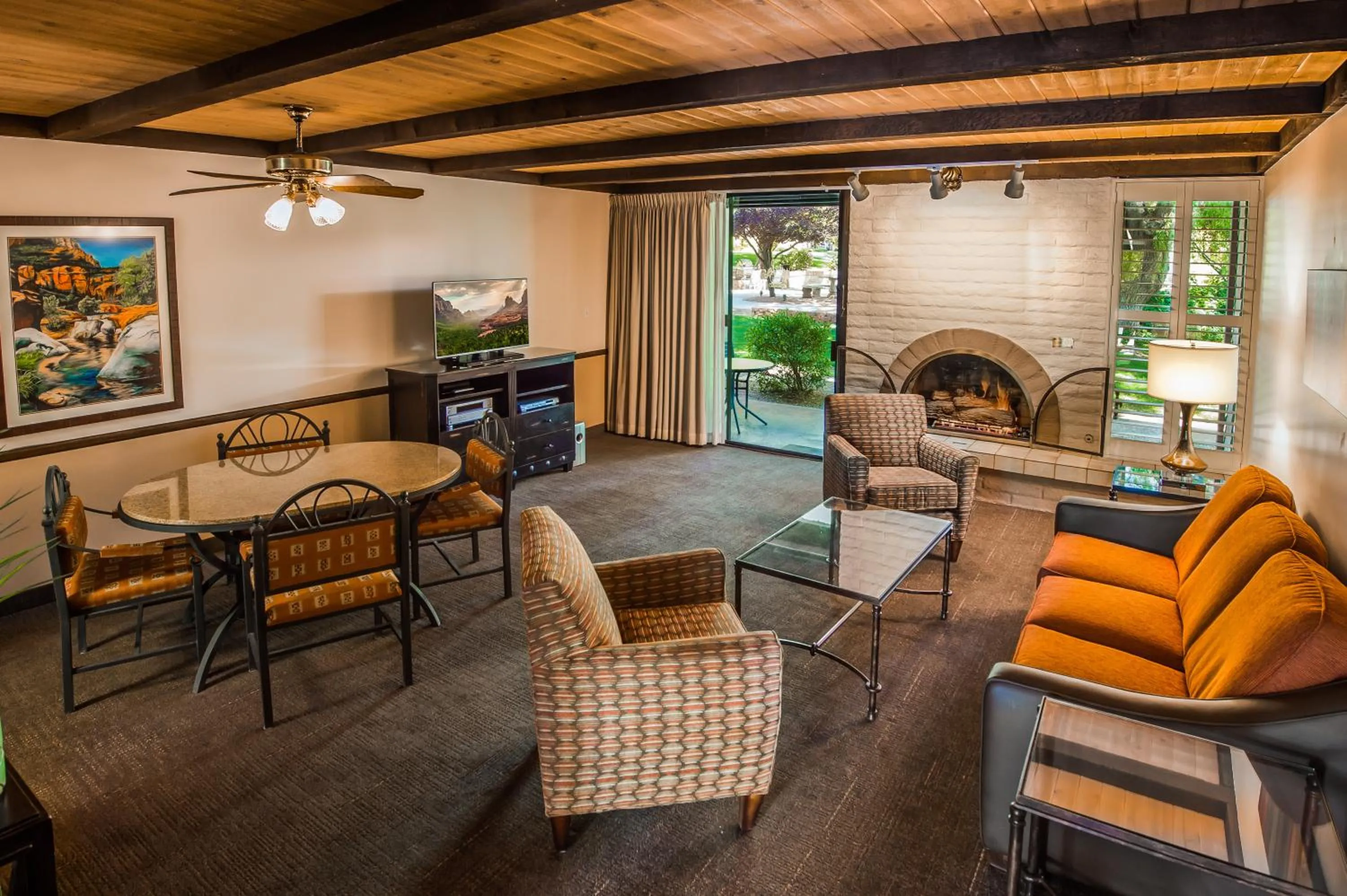 TV and multimedia in Arroyo Roble Resort at Oak Creek