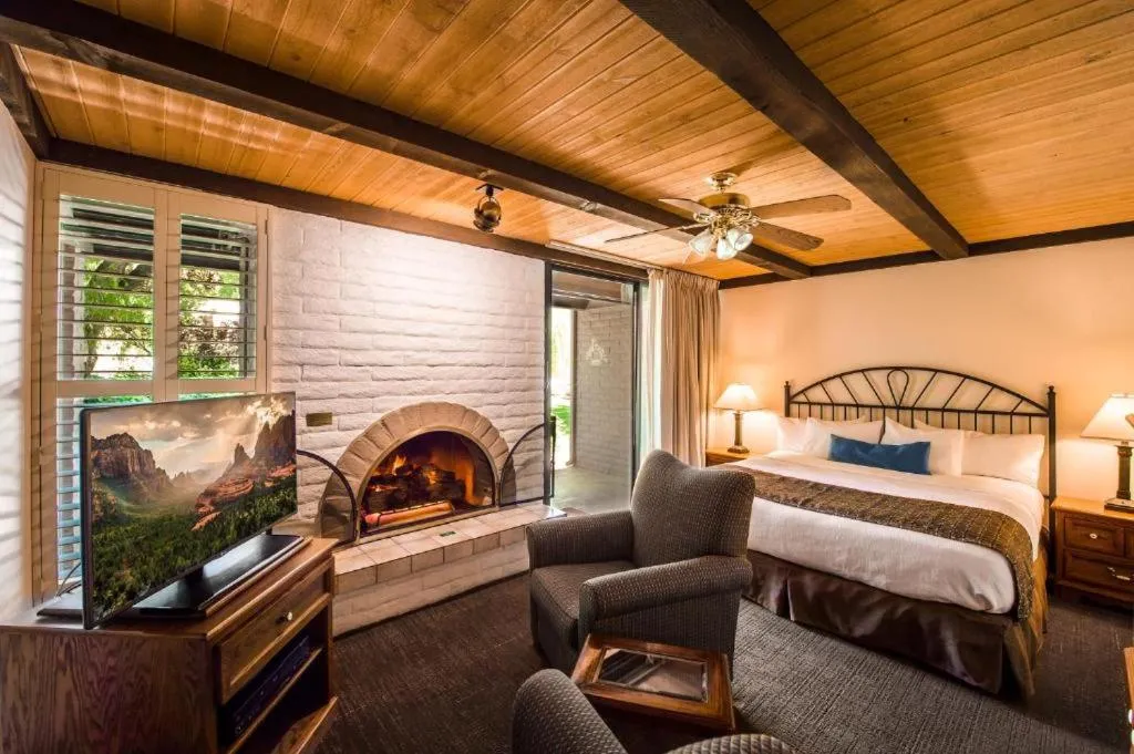 Bed in Arroyo Roble Resort at Oak Creek