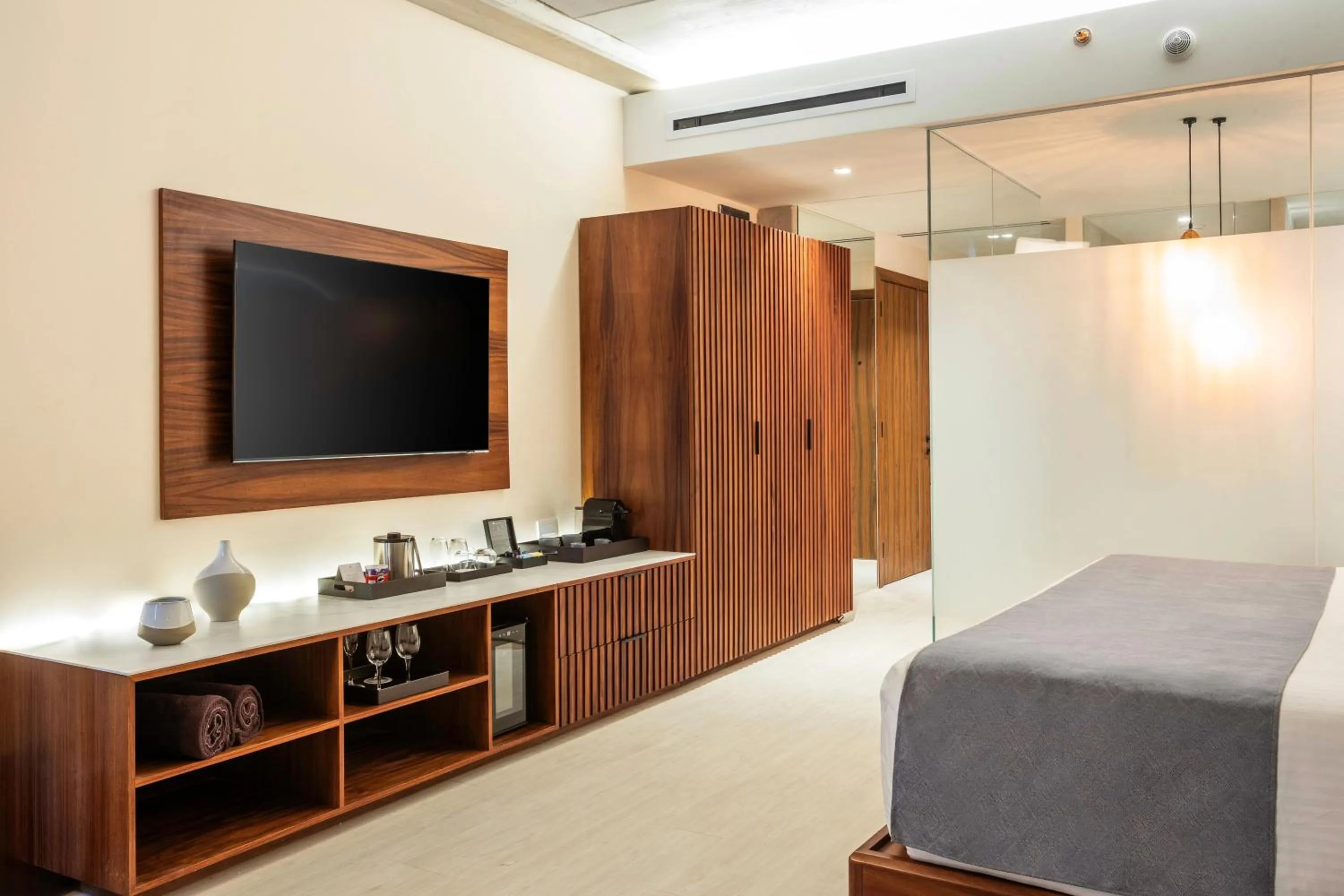 TV and multimedia, Bed in Hyatt Vivid Grand Island Cancun-All Inclusive Adults Only