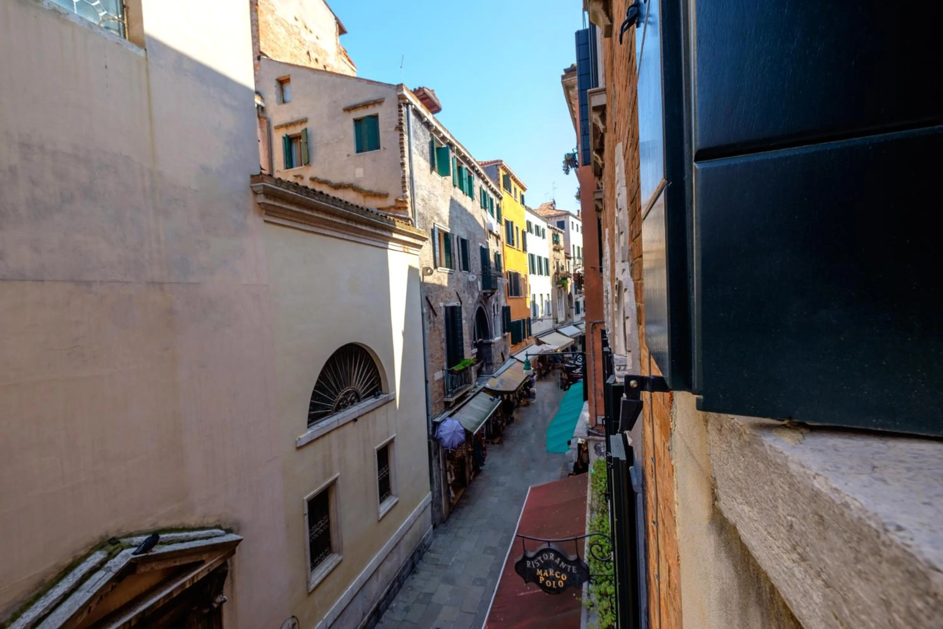 Property building in The Lion's House APT2