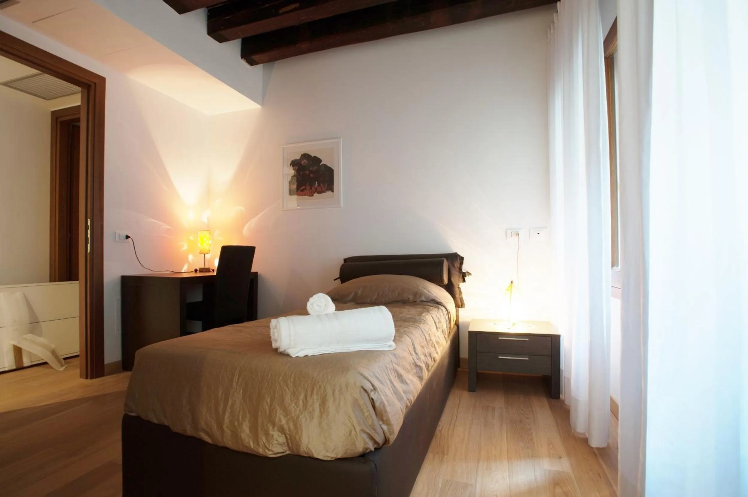 Bed in The Lion's House APT2