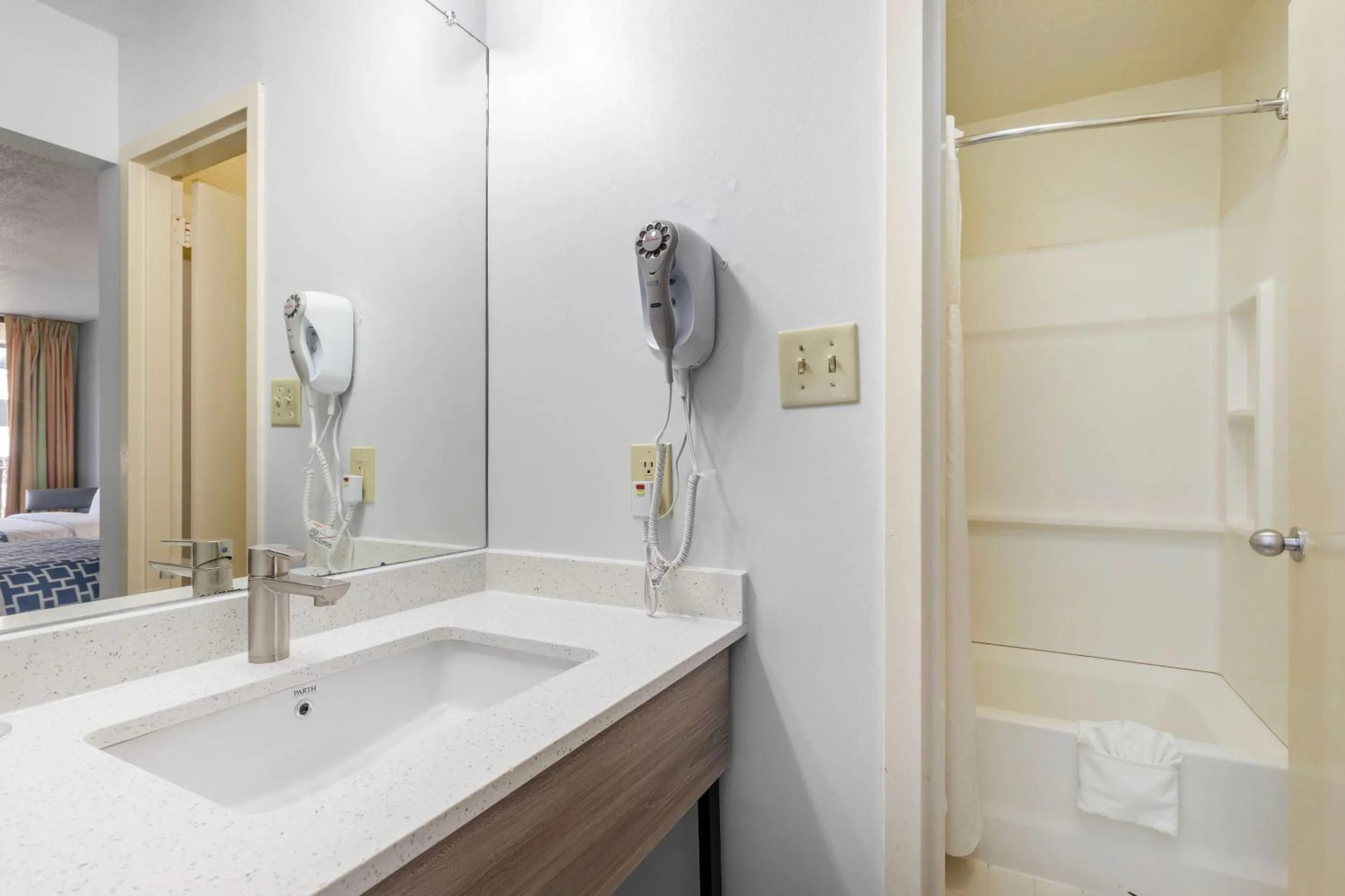 Bedroom in Suburban Studios Tysons Corner